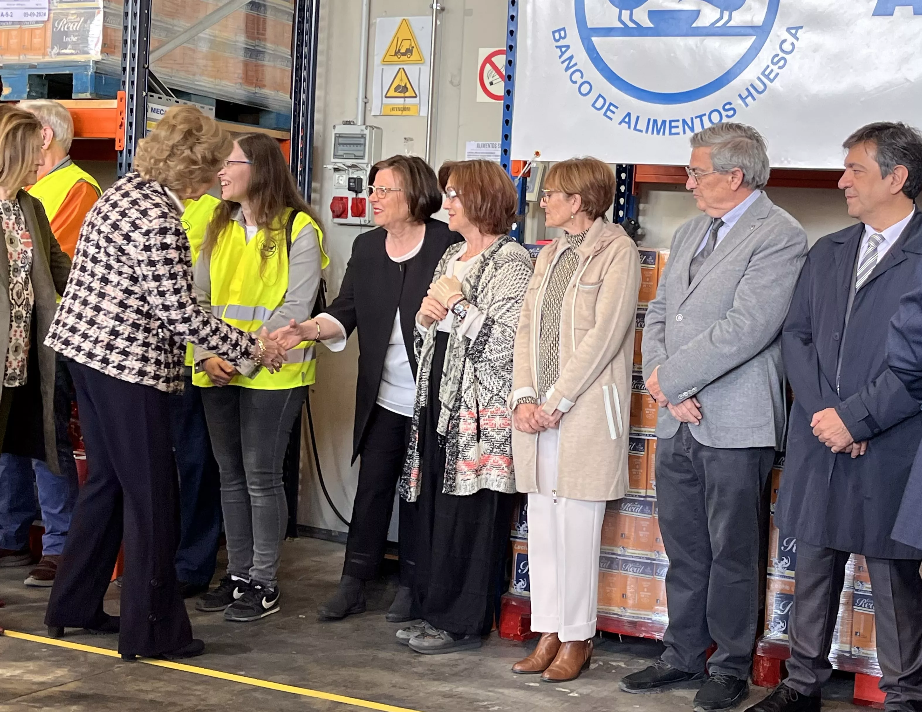 Visita de la Reina Sofía al Banco de Alimentos de Huesca. Foto Mercedes Manterola