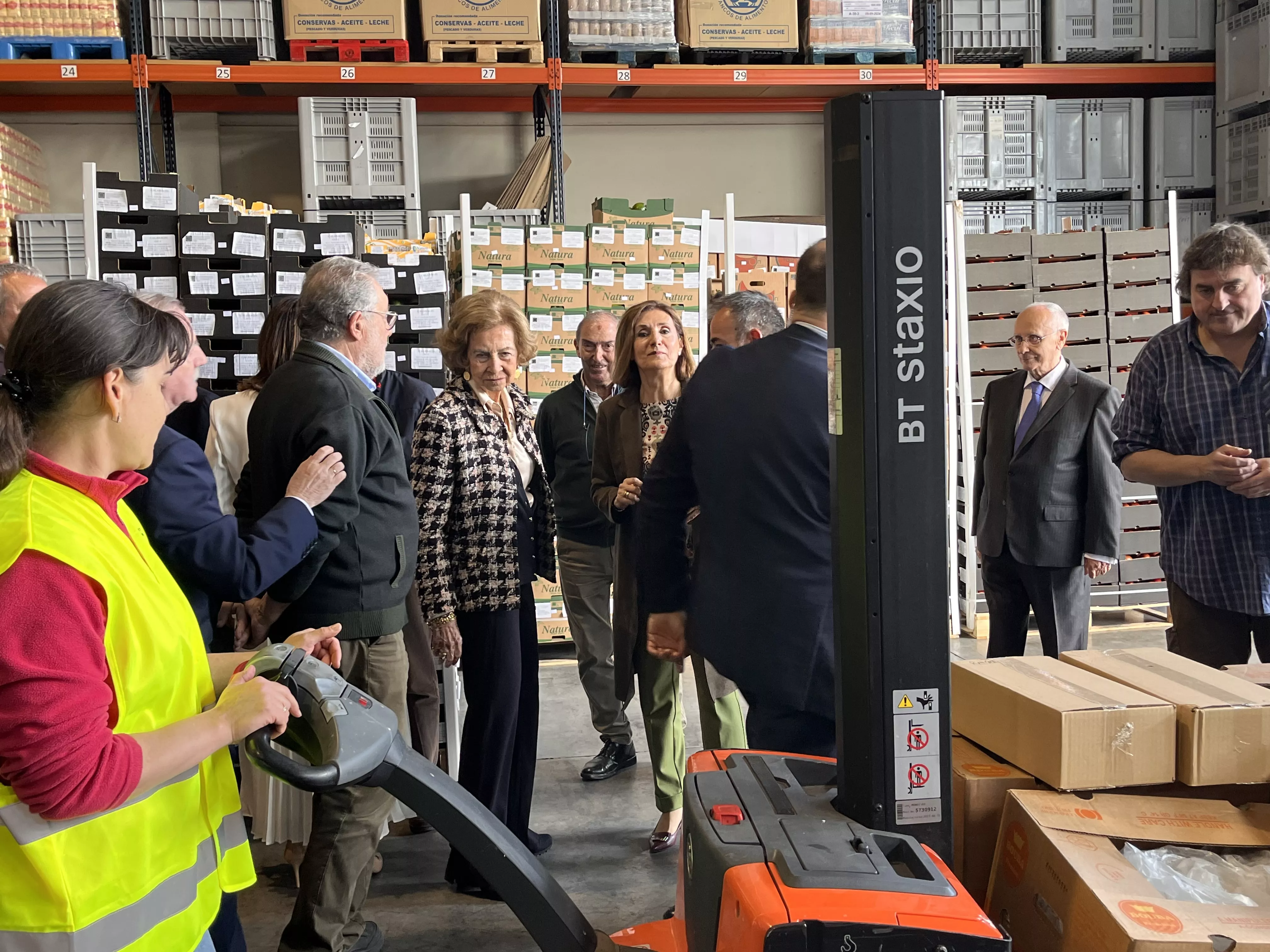 Visita de la Reina Sofía al Banco de Alimentos de Huesca. Foto Mercedes Manterola