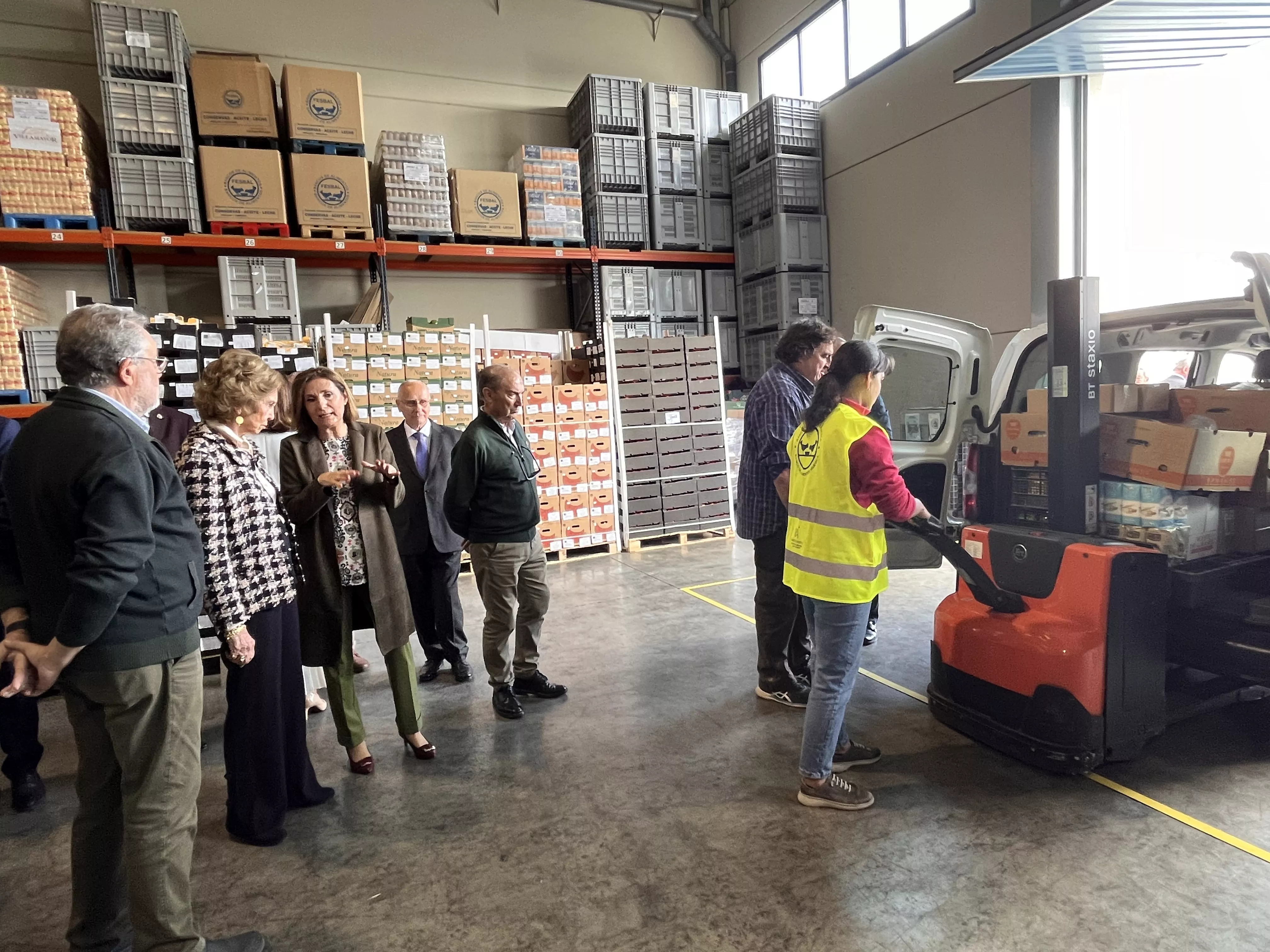 Visita de la Reina Sofía al Banco de Alimentos de Huesca. Foto Mercedes Manterola