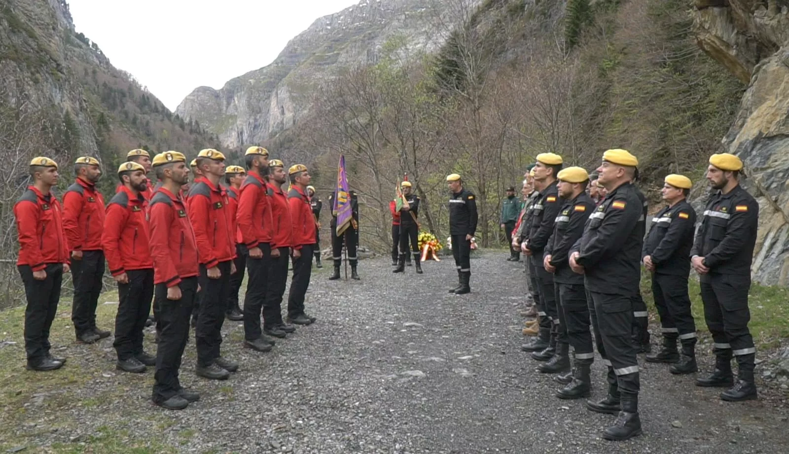 Homenaje de la UME a Víctor Martín Rebollo en Bujaruelo, donde se ubicó un monolito en su memoria. Homenaje de la UME a Víctor Martín Rebollo en Bujaruelo, donde se ubicó un monolito en su memoria.