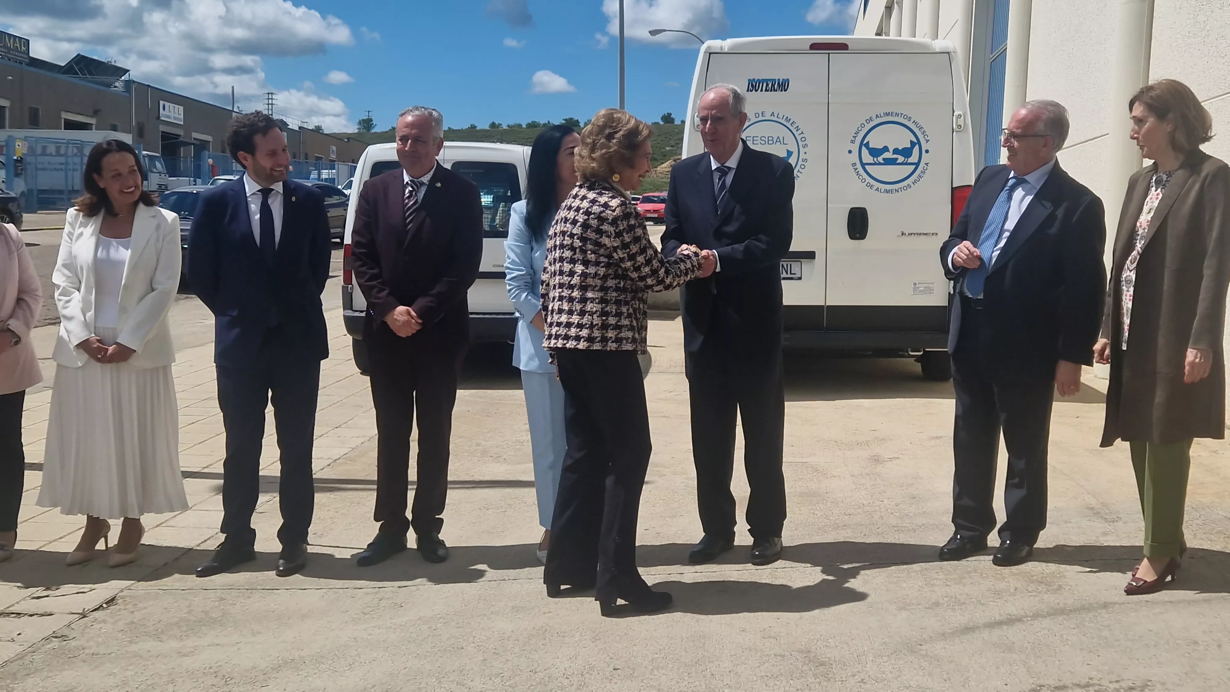 Visita de la Reina Sofía al Banco de Alimentos de Huesca. Foto Myriam Martínez