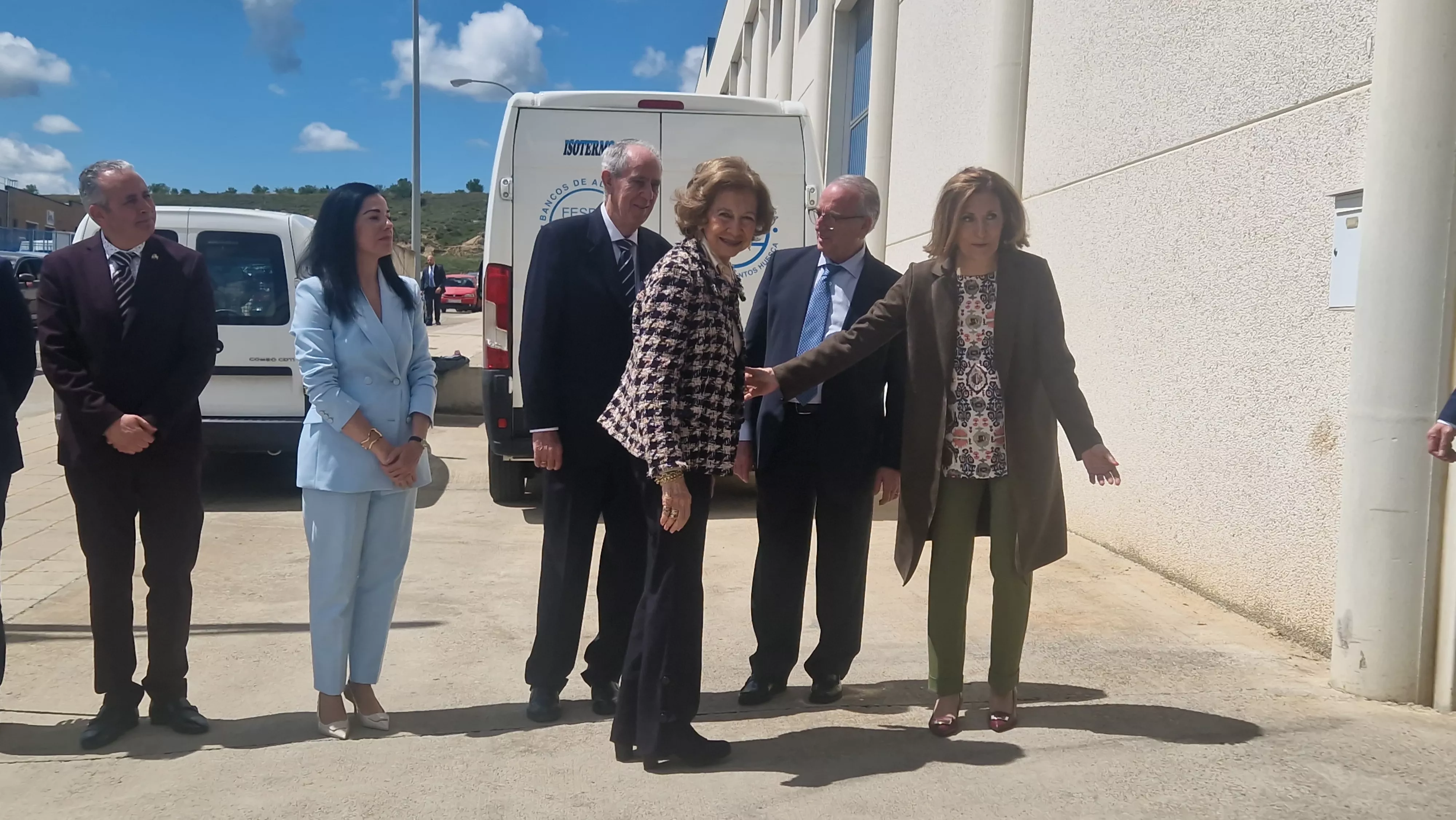 Visita de la Reina Sofía al Banco de Alimentos de Huesca. Foto Myriam Martínez