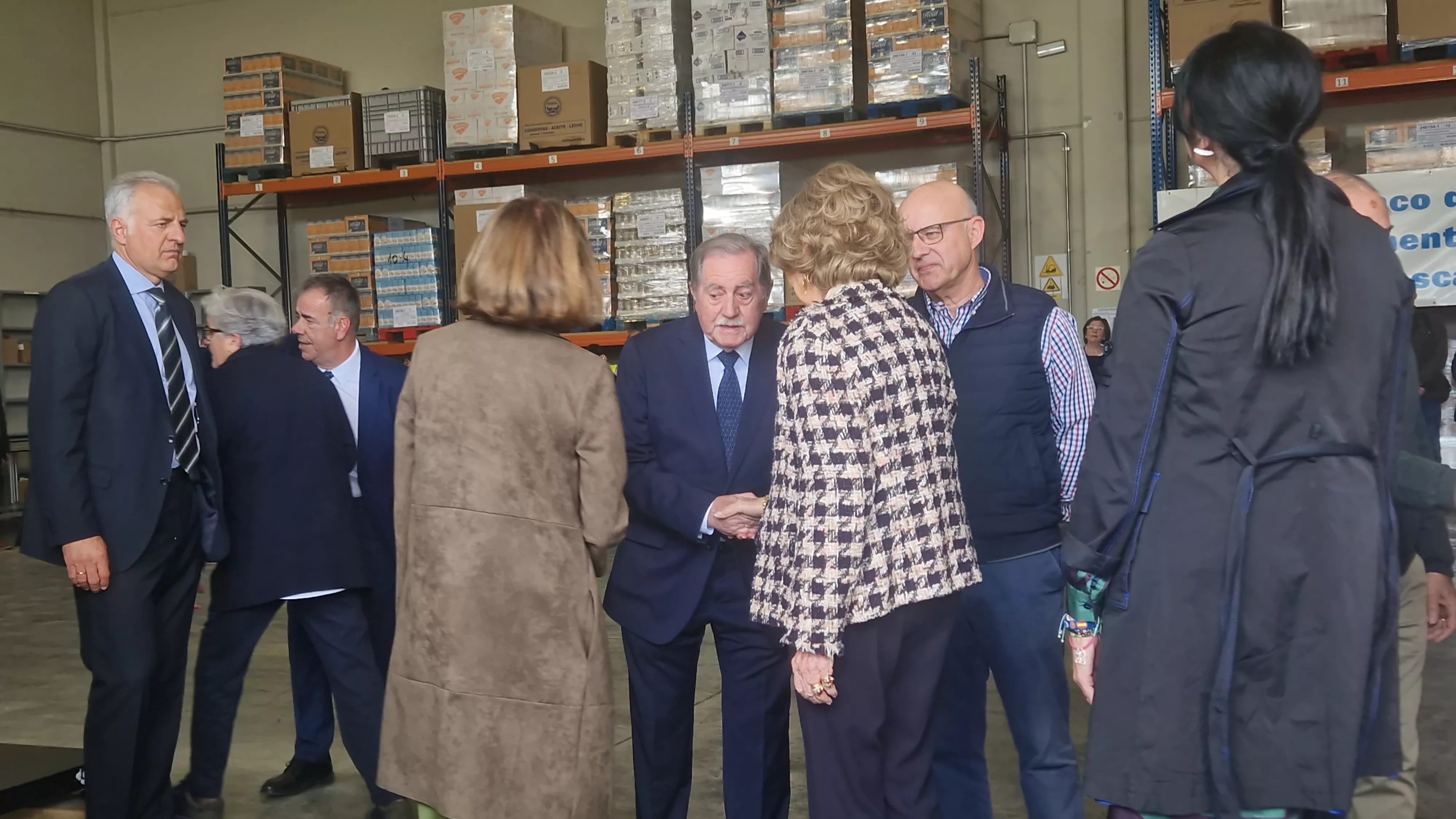 Visita de la Reina Sofía al Banco de Alimentos de Huesca. Foto Myriam Martínez