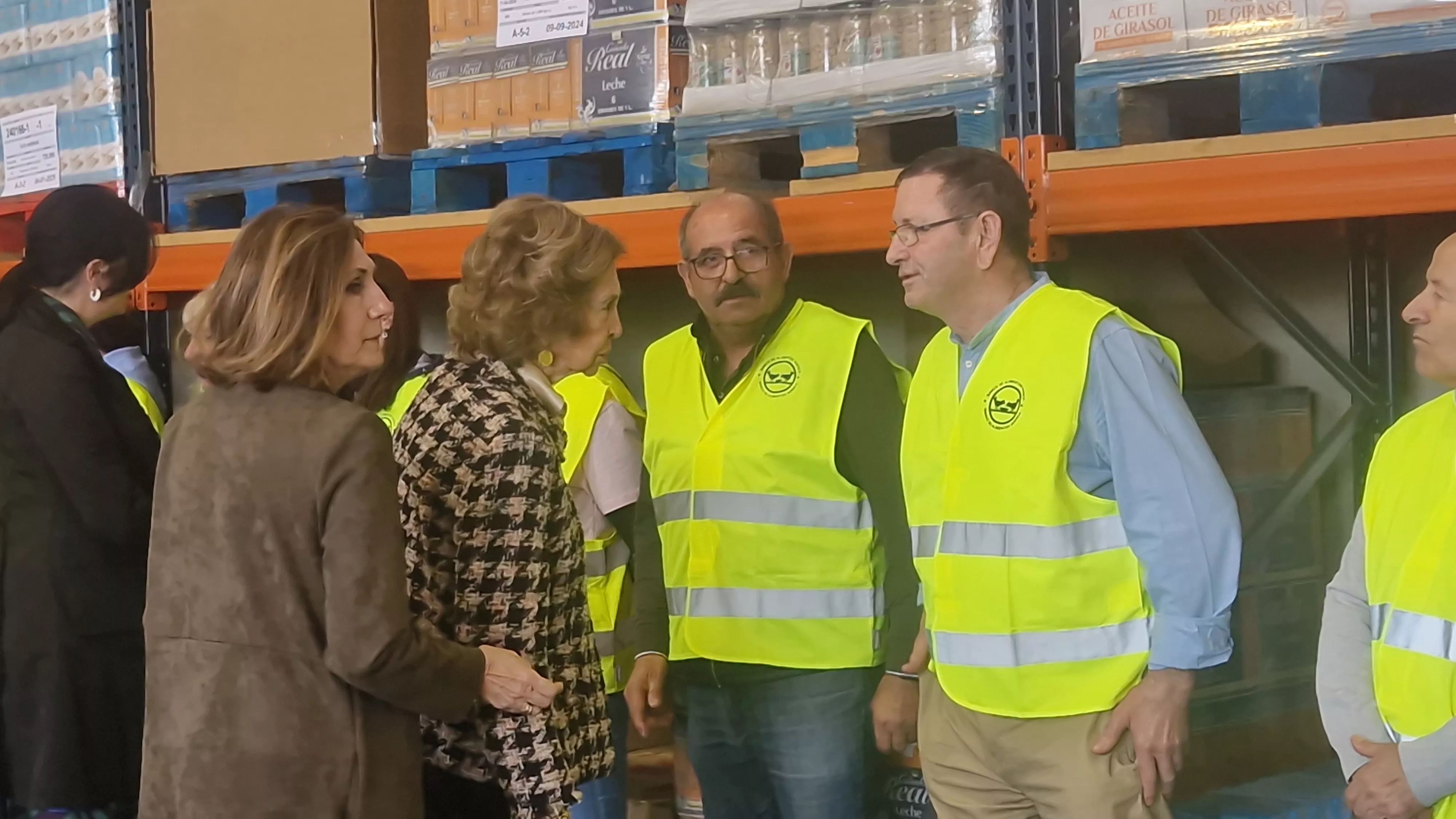 Visita de la Reina Sofía al Banco de Alimentos de Huesca. Foto Myriam Martínez