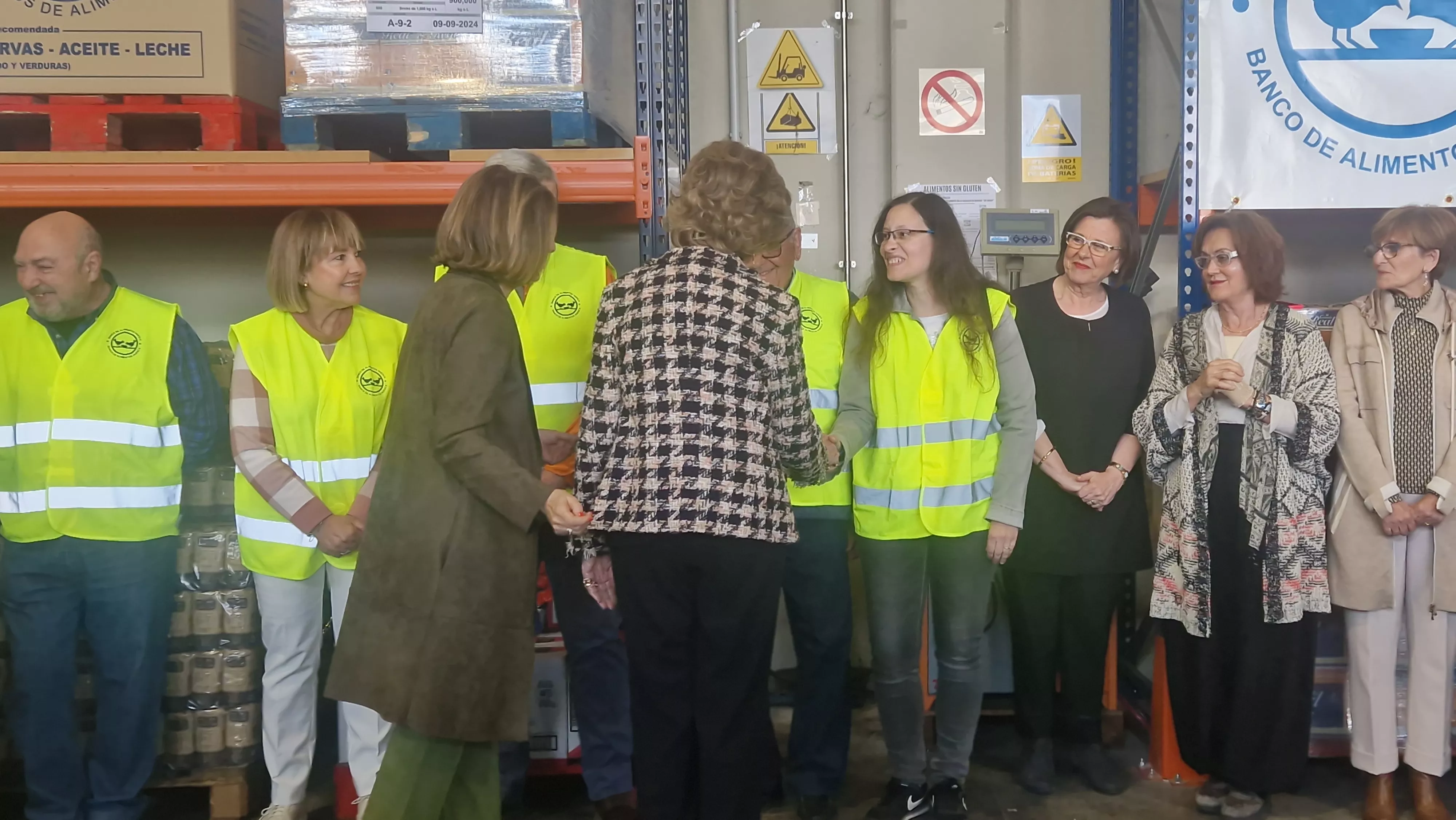 Visita de la Reina Sofía al Banco de Alimentos de Huesca. Foto Myriam Martínez