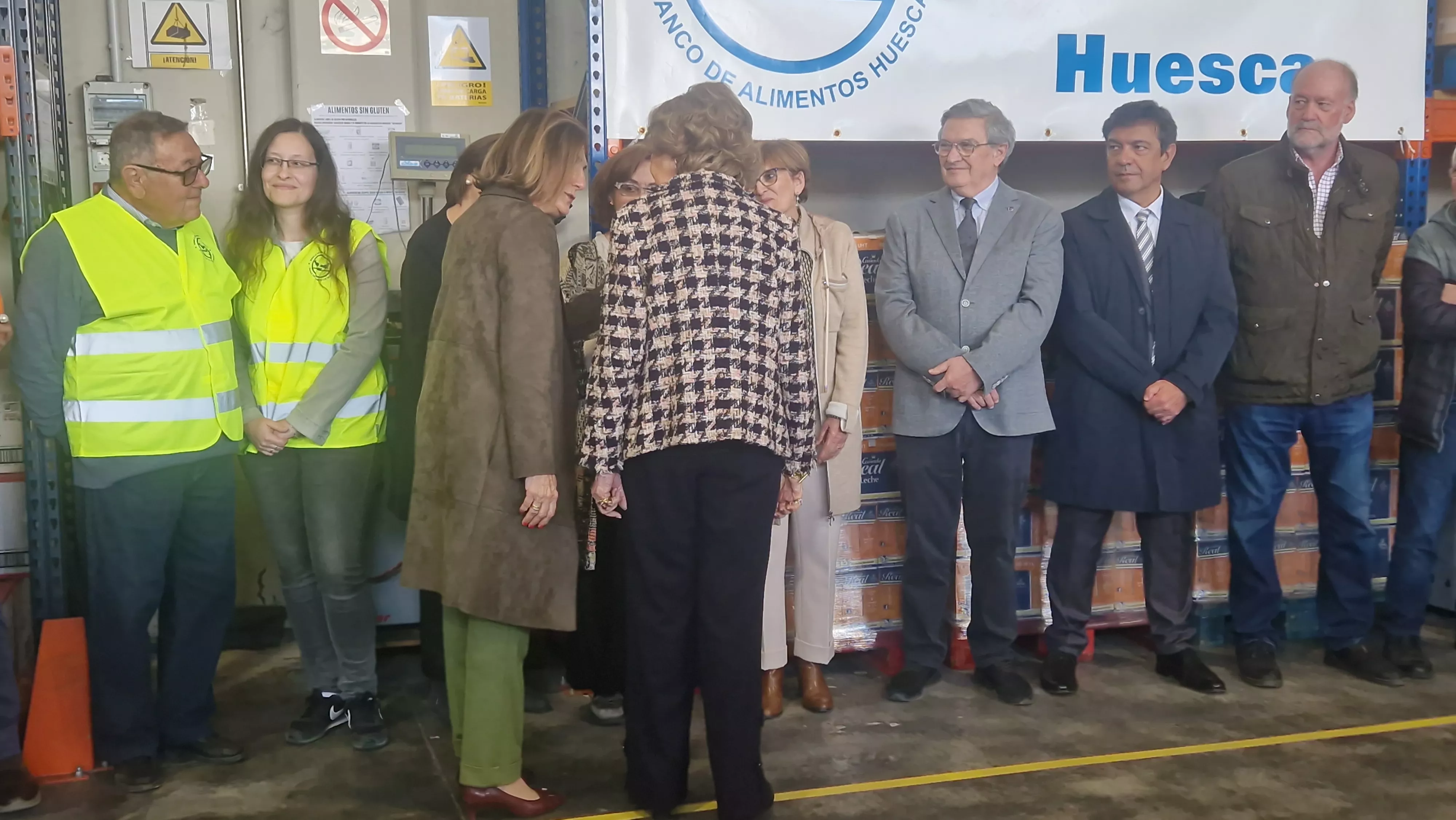 Visita de la Reina Sofía al Banco de Alimentos de Huesca. Foto Myriam Martínez