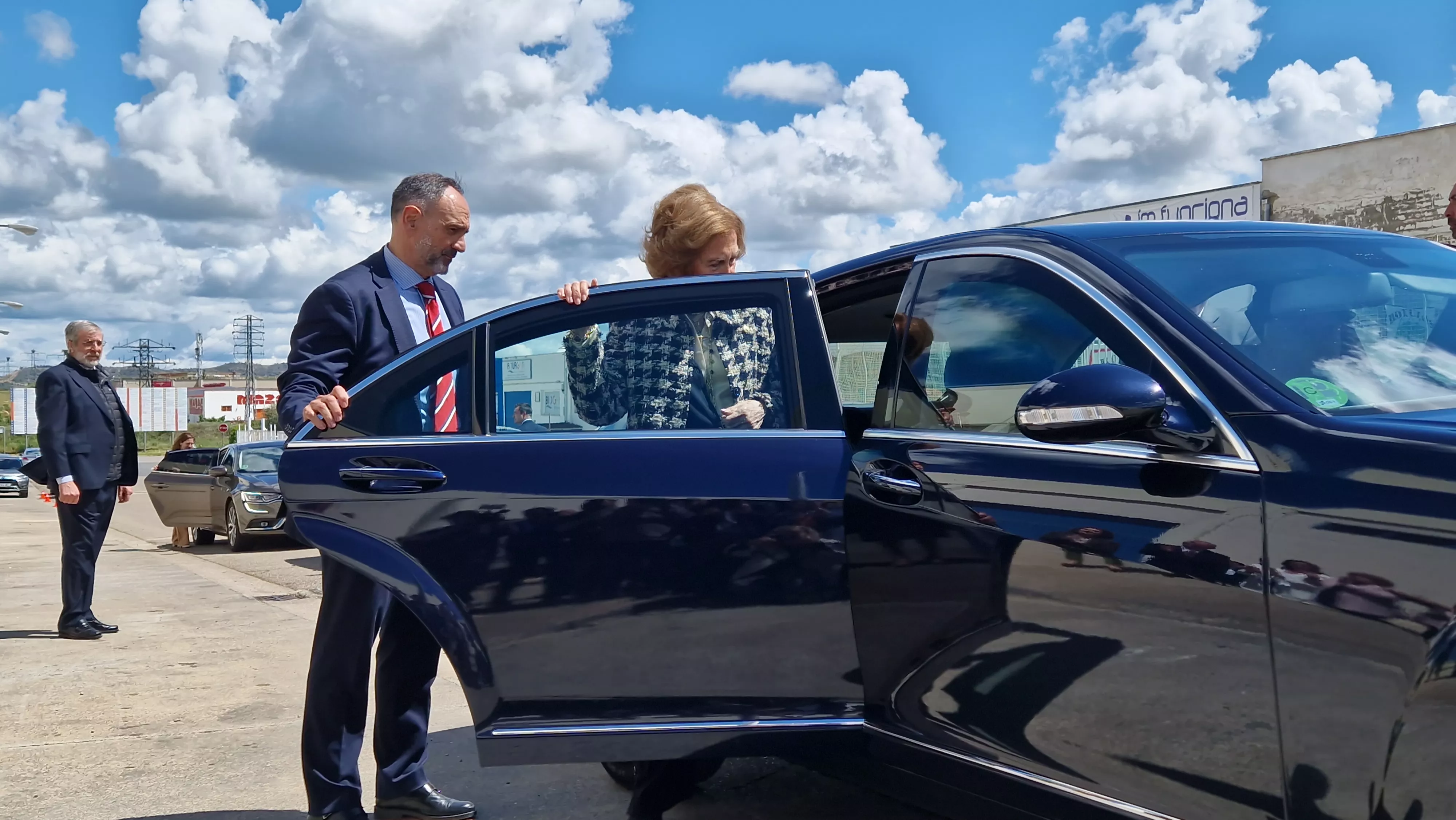 Visita de la Reina Sofía al Banco de Alimentos de Huesca. Foto Myriam Martínez