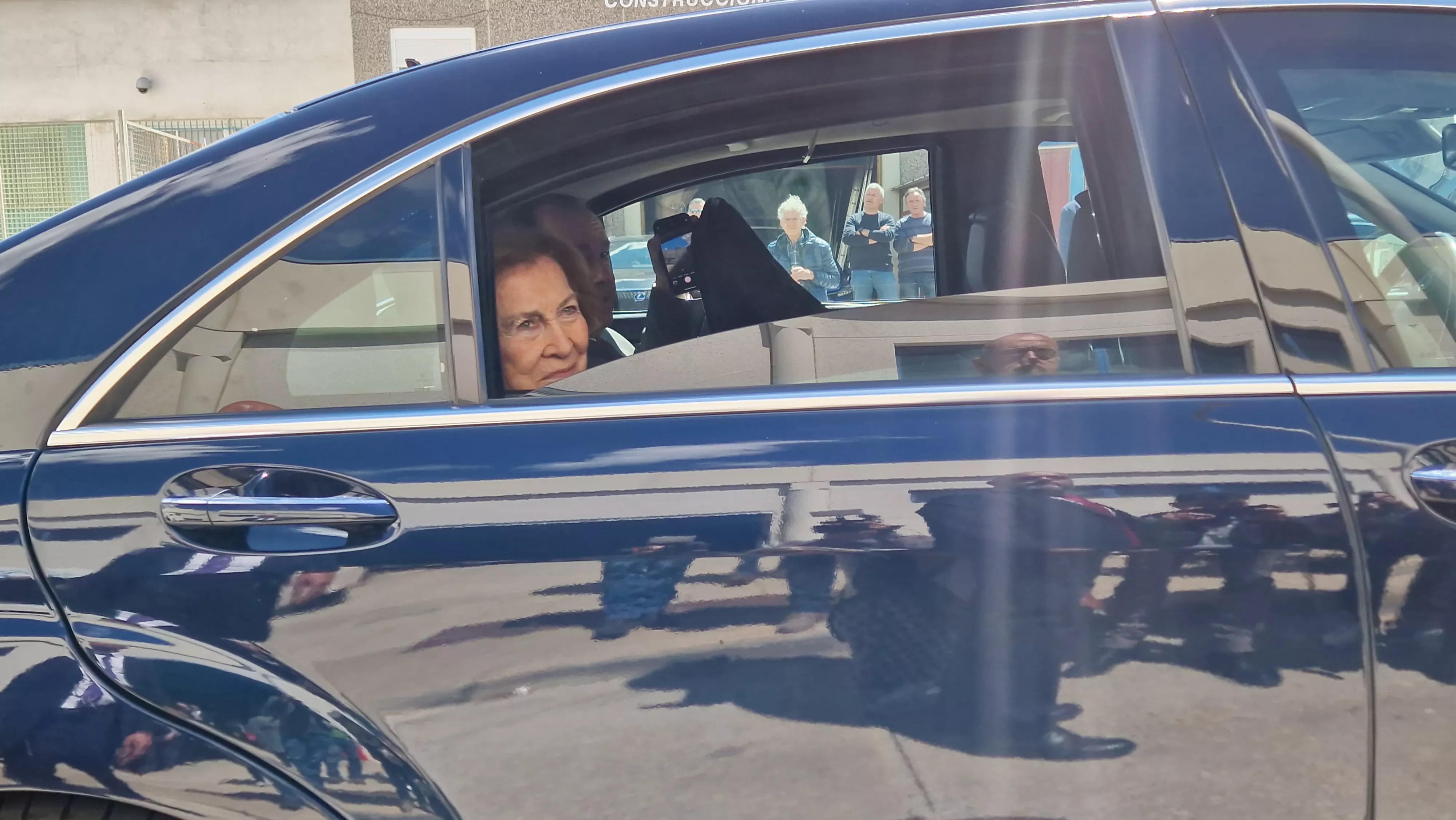 Visita de la Reina Sofía al Banco de Alimentos de Huesca. Foto Myriam Martínez