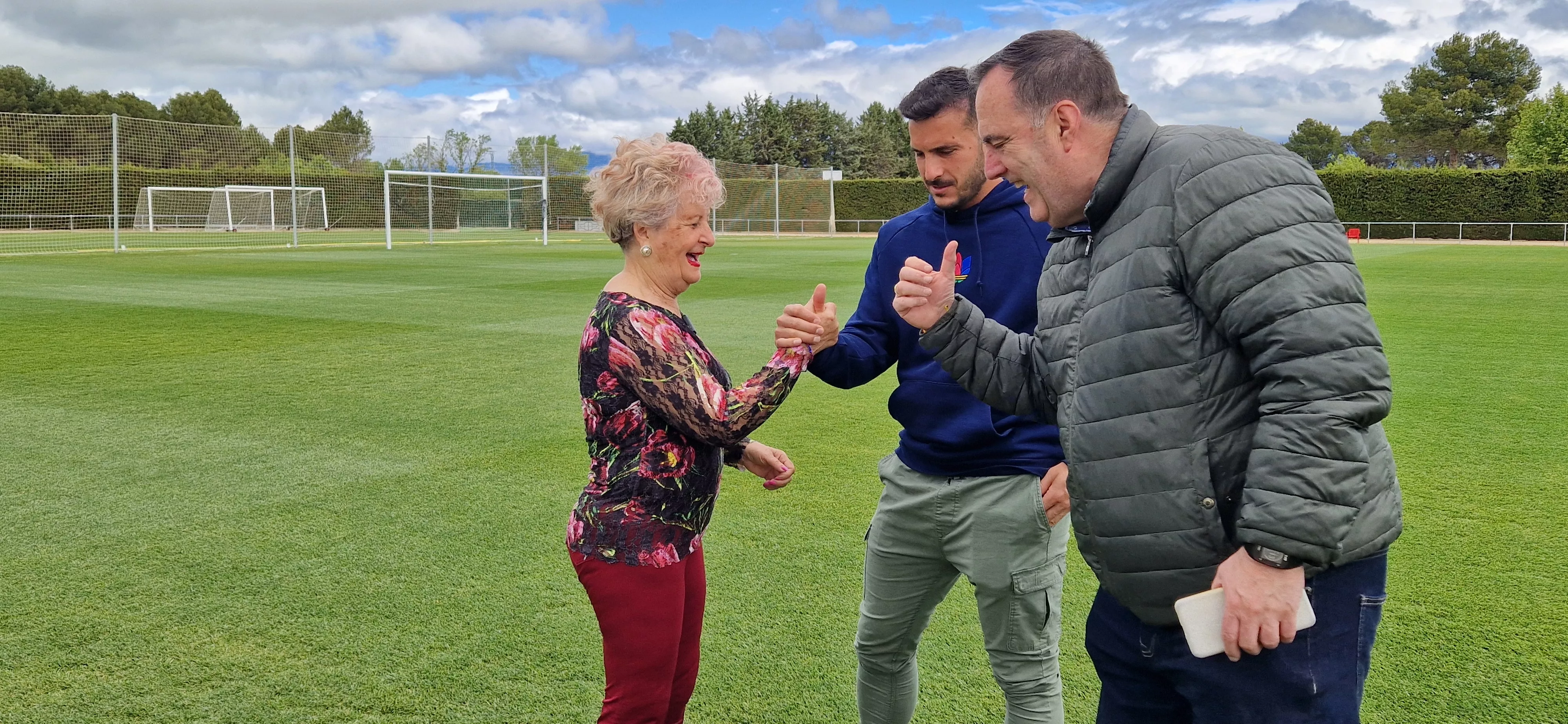 Pili Vivas, Elady Zorrilla y Javier García Antón, director de El Diario de Huesca. Foto Myriam Martínez
