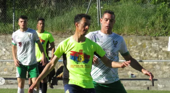 Un momento del Boltaña 0-1 Peñas Oscenses. Estos son los resultados de los partidos del fútbol altoaragonés disputados el 1 de mayo.