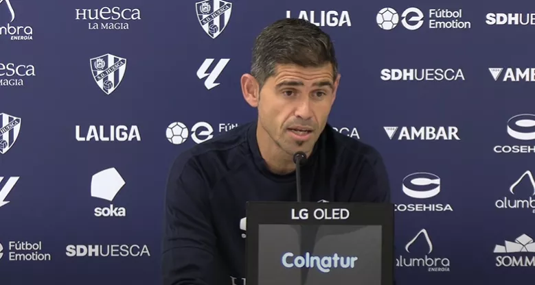 Hidalgo: "A costado mucho traer al Huesca al fútbol profesional, tenemos que luchar con todo para que siga aquí"