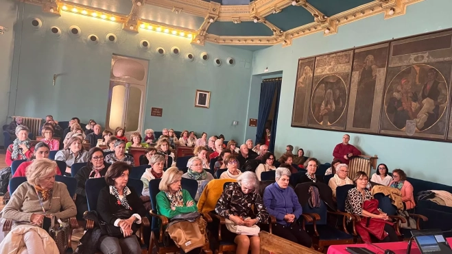 Asistentes a la charla de Francisco Javier Álvarez Vega. Foto Mercedes Manterola Asistentes a la charla de Francisco Javier Álvarez Vega. Foto Mercedes Manterola