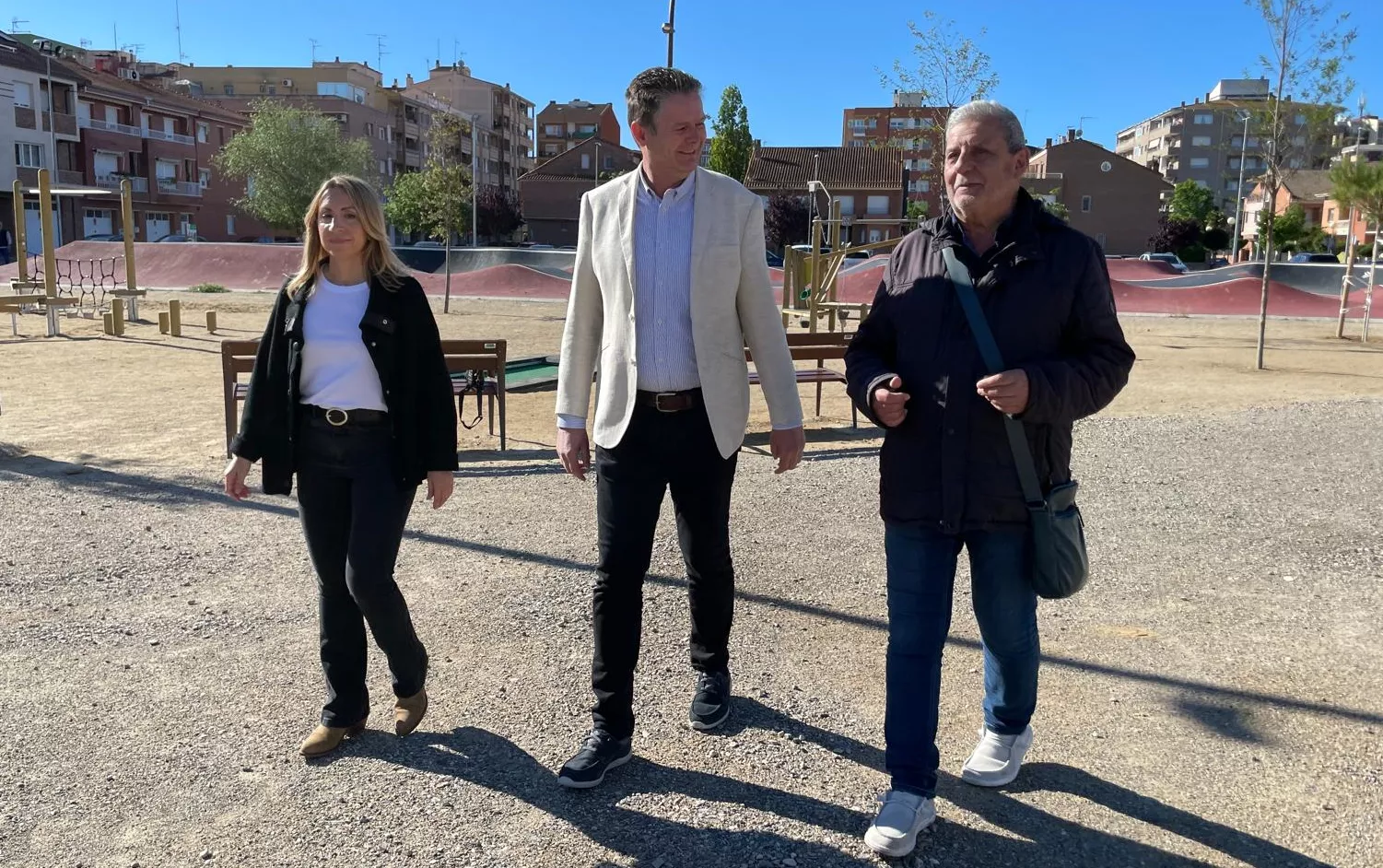 Ignacio Gramún y los dos concejales en el nuevo bosque urbano Ignacio Gramún y los dos concejales en el nuevo bosque urbano