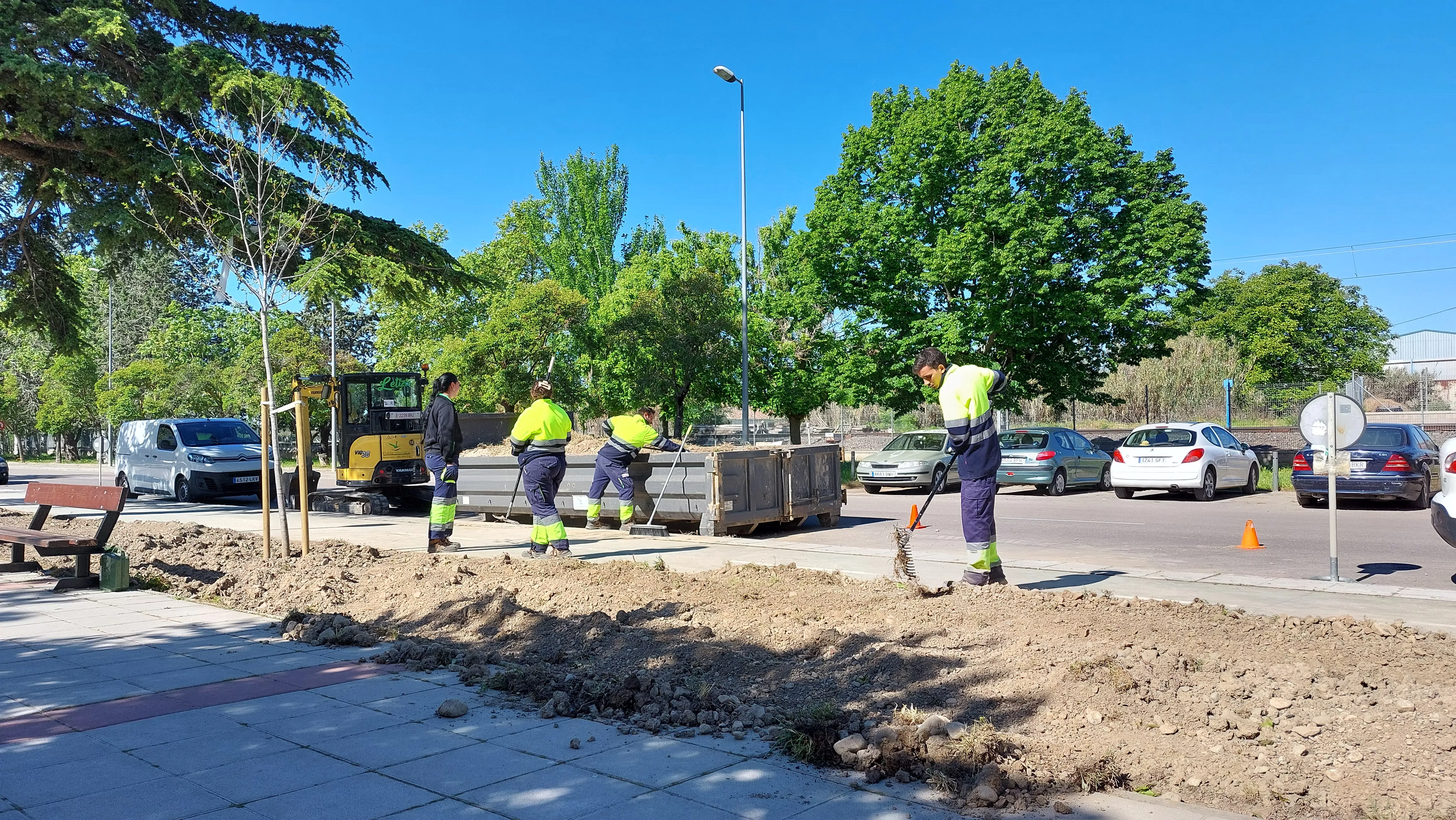 Once alumnos de etnia gitana se forman en Huesca en el mantenimiento de zonas verdes.