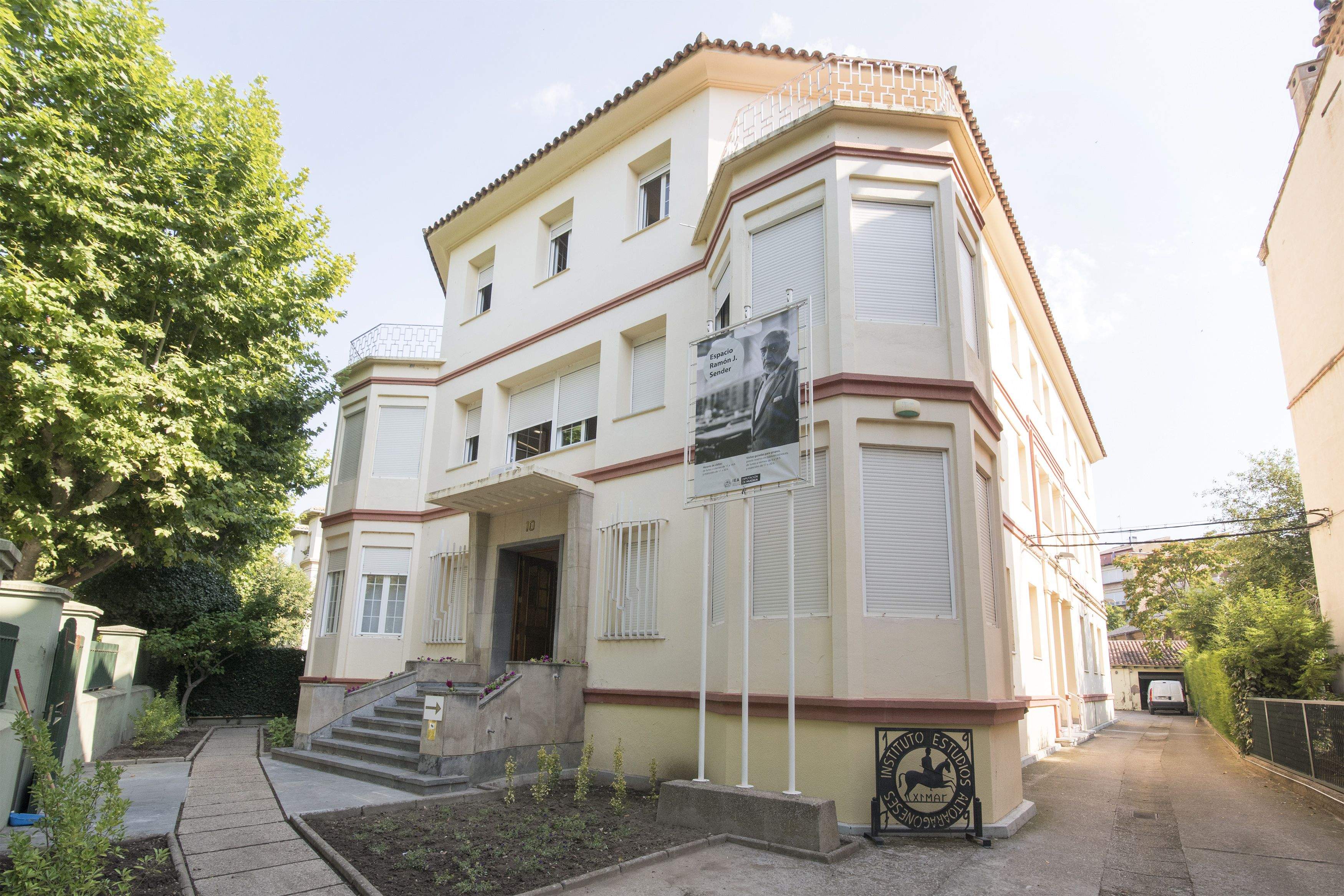 Edificio del Instituto de Estudios Altoaragoneses de la DPH. Foto Javier Blasco