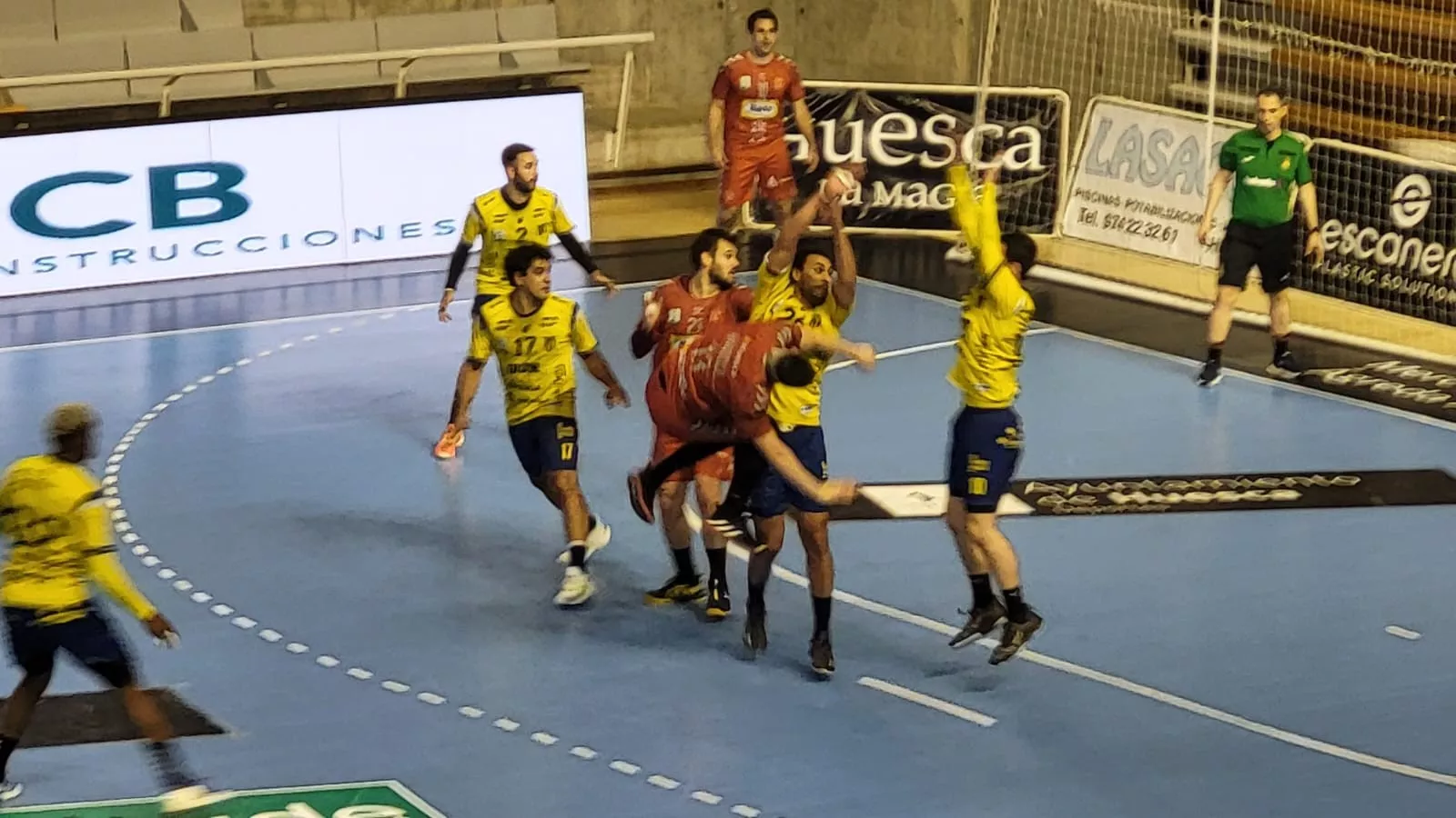 Acrobático disparo de Mosquera