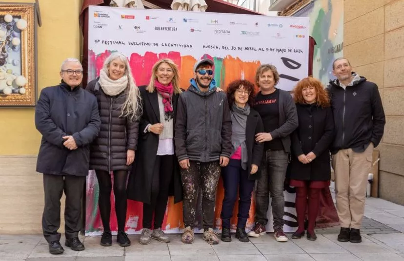 Primer mural colaborativo de Diversario. 