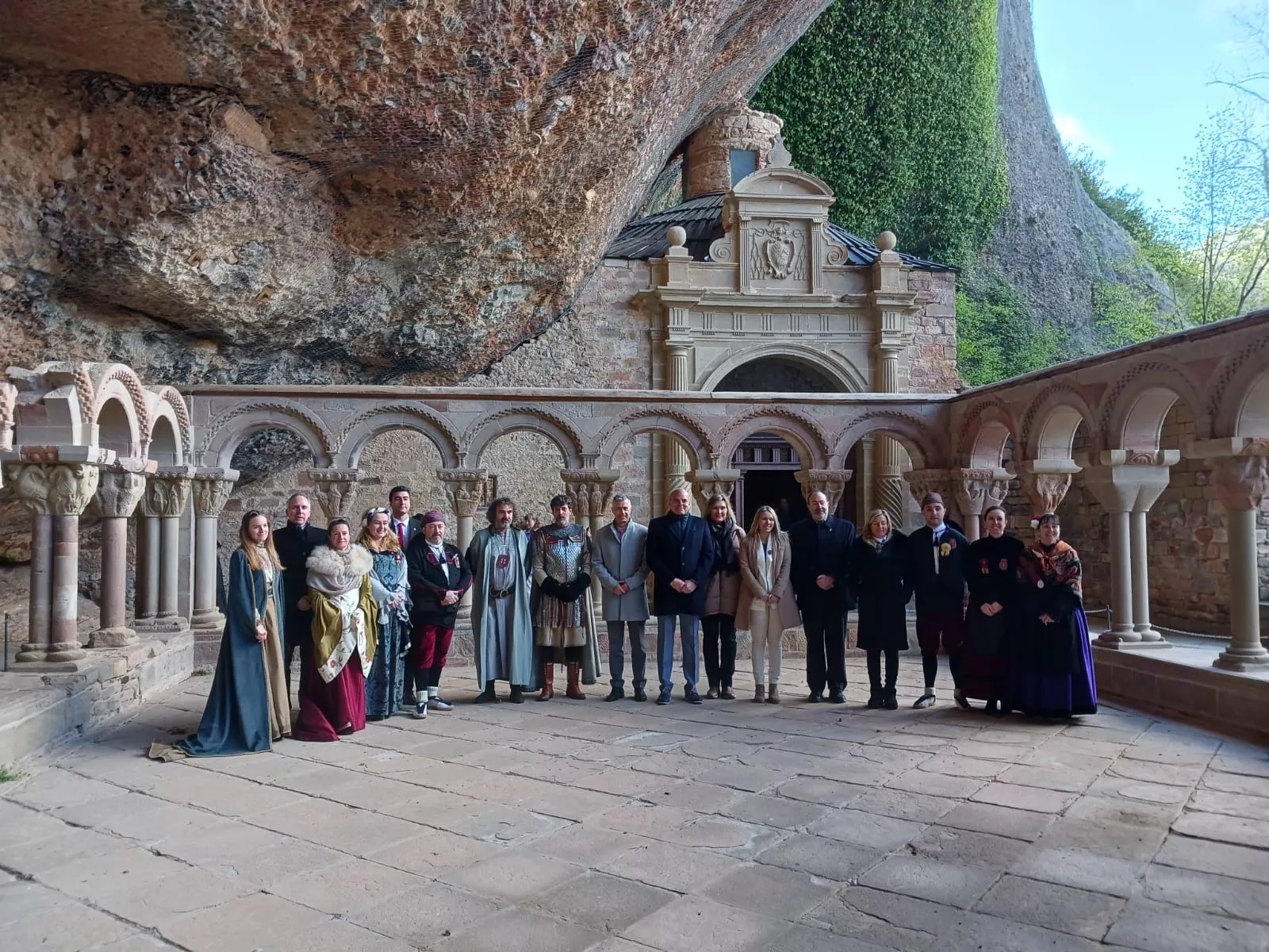 Celebración en el monasterio viejo de San Juan de la Peña. 