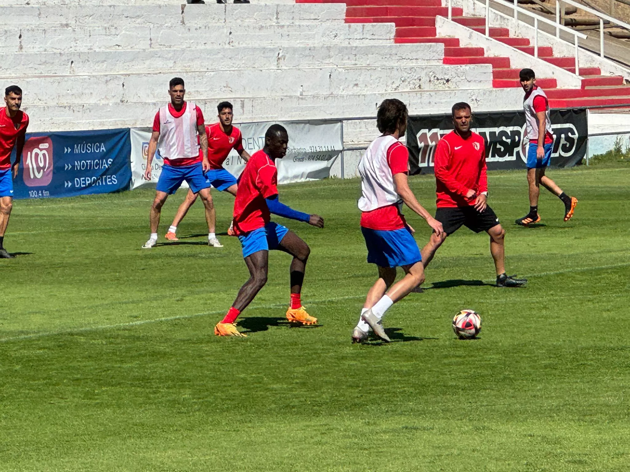 Jugadores del Barbastro en un entrenamiento. Foto: UD Barbastro