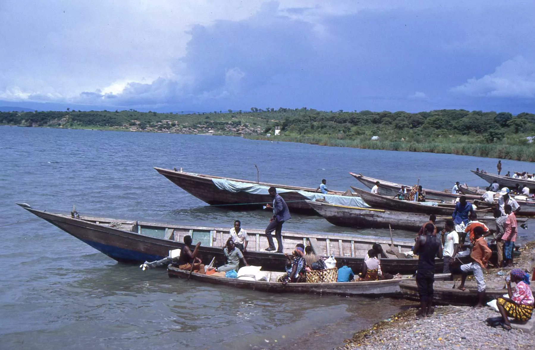 Marco Pascual en el lago Tanganica