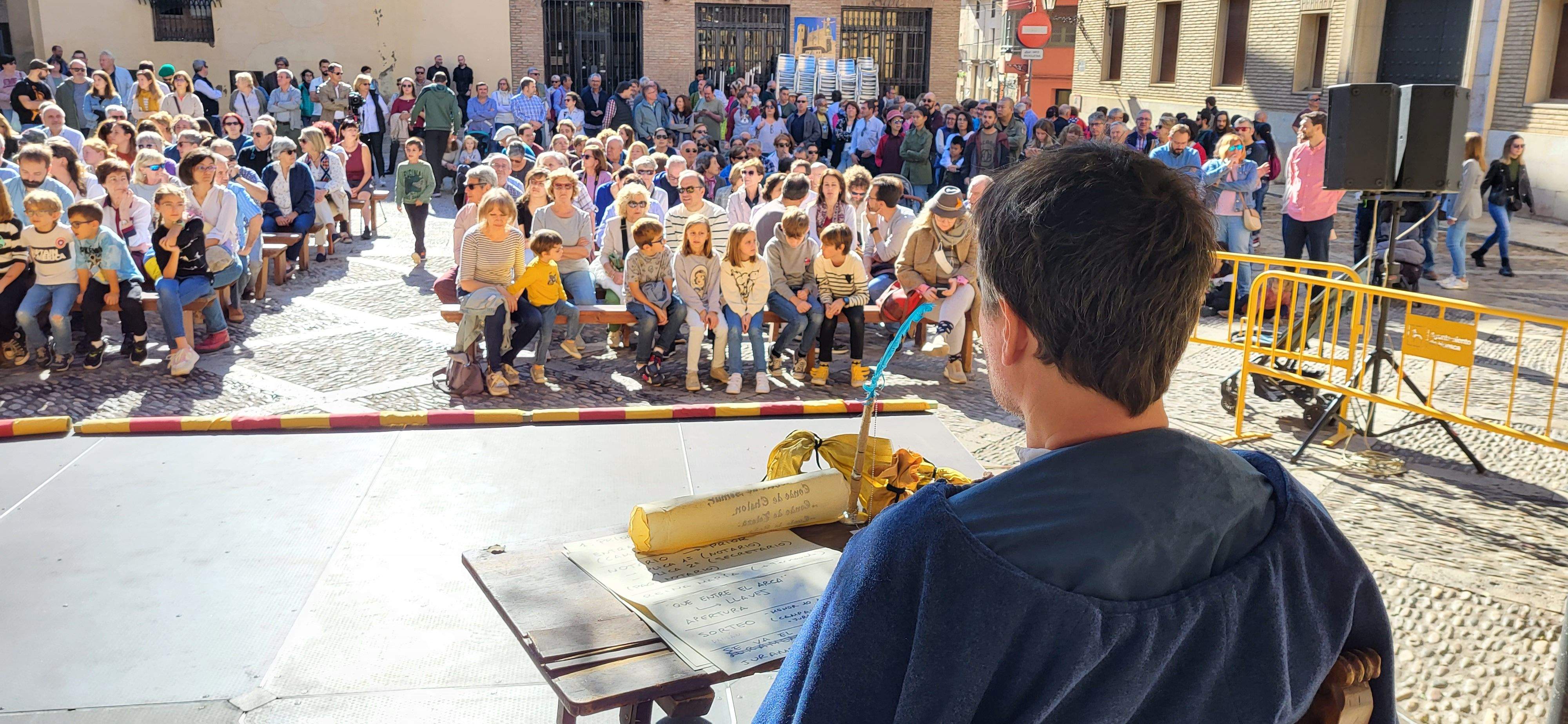 Huesca vuelve al s. XVII con la representación de la elección de los oficios. Foto: Mercedes Manterola 
