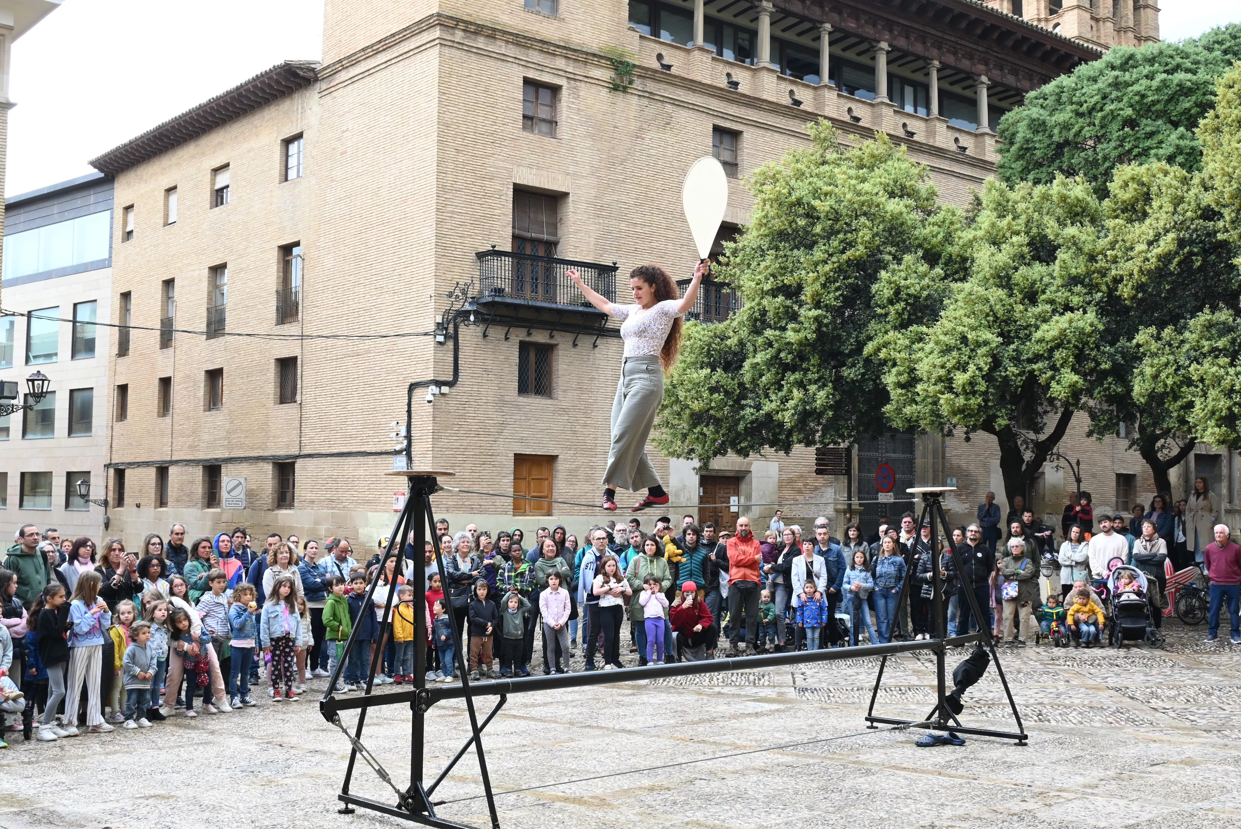 Espectáculo del encuentro internacional Caminando por las Nubes en Huesca. Foto Carlos Jalle