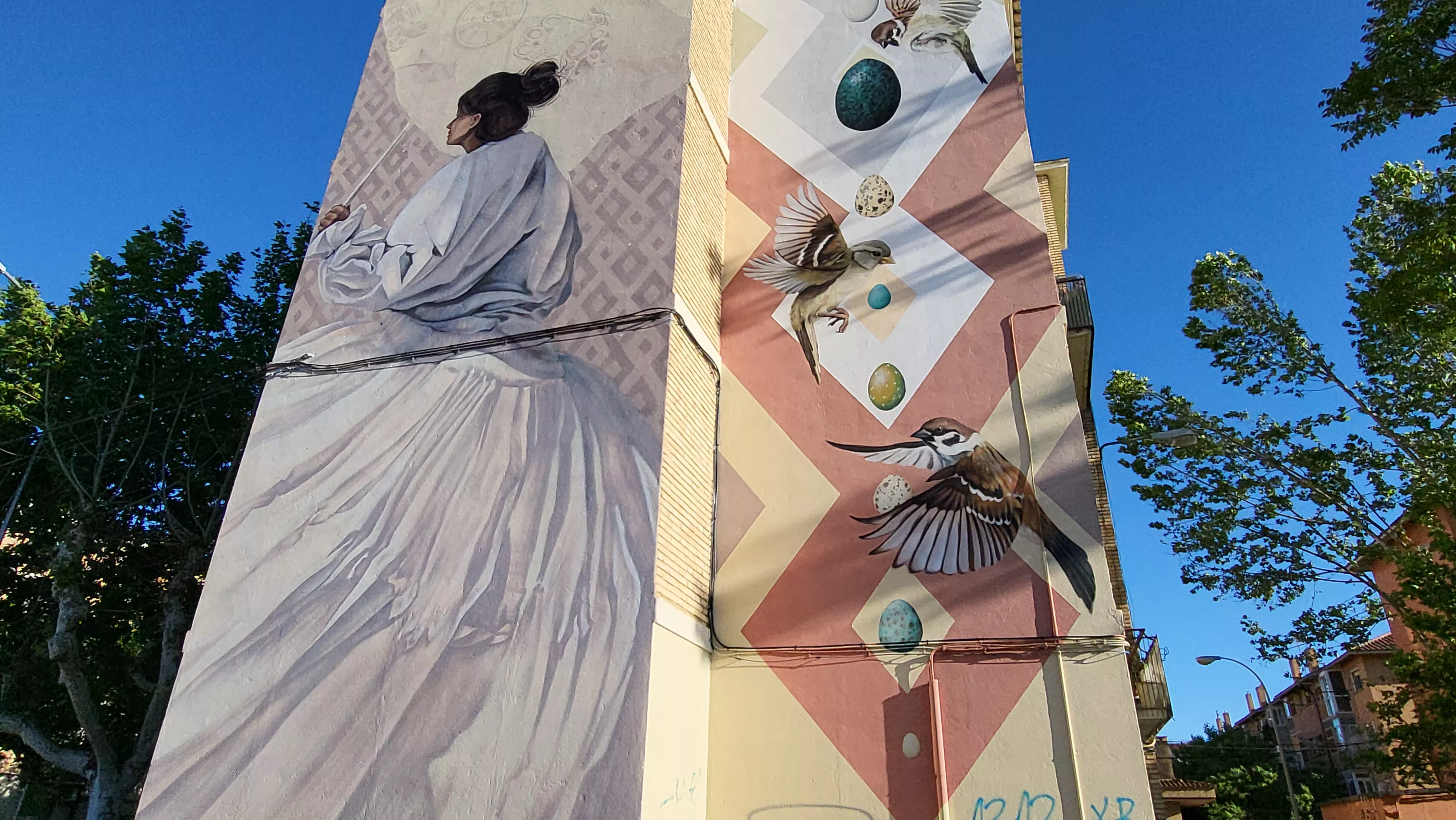 Visita a los murales del Perpetuo Socorro, que ha abierto la programación del Barriofest. Foto Mercedes Manterola