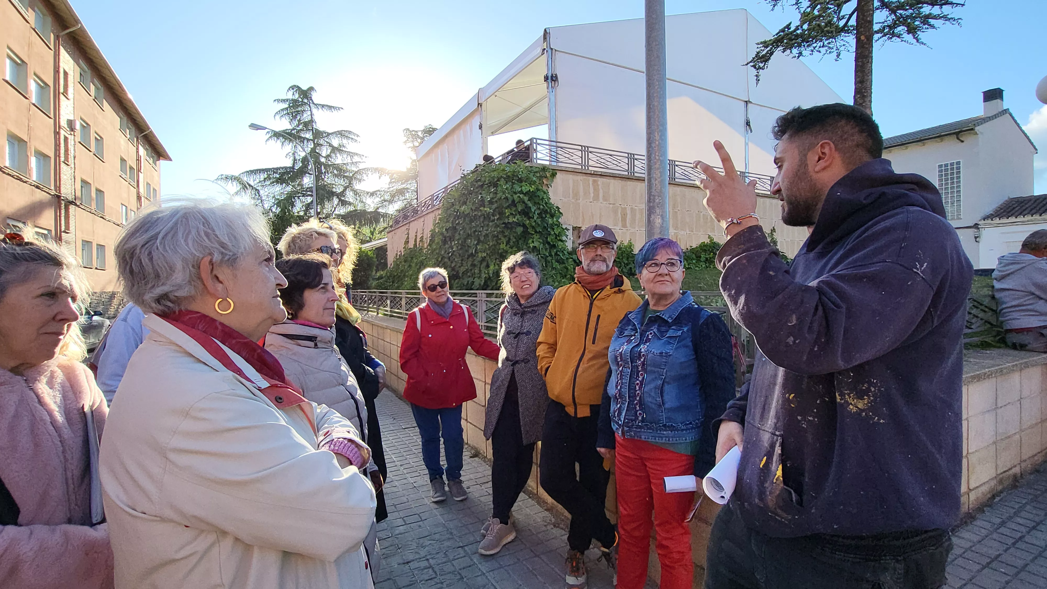 Visita a los murales del Perpetuo Socorro, que ha abierto la programación del Barriofest. Foto Mercedes Manterola