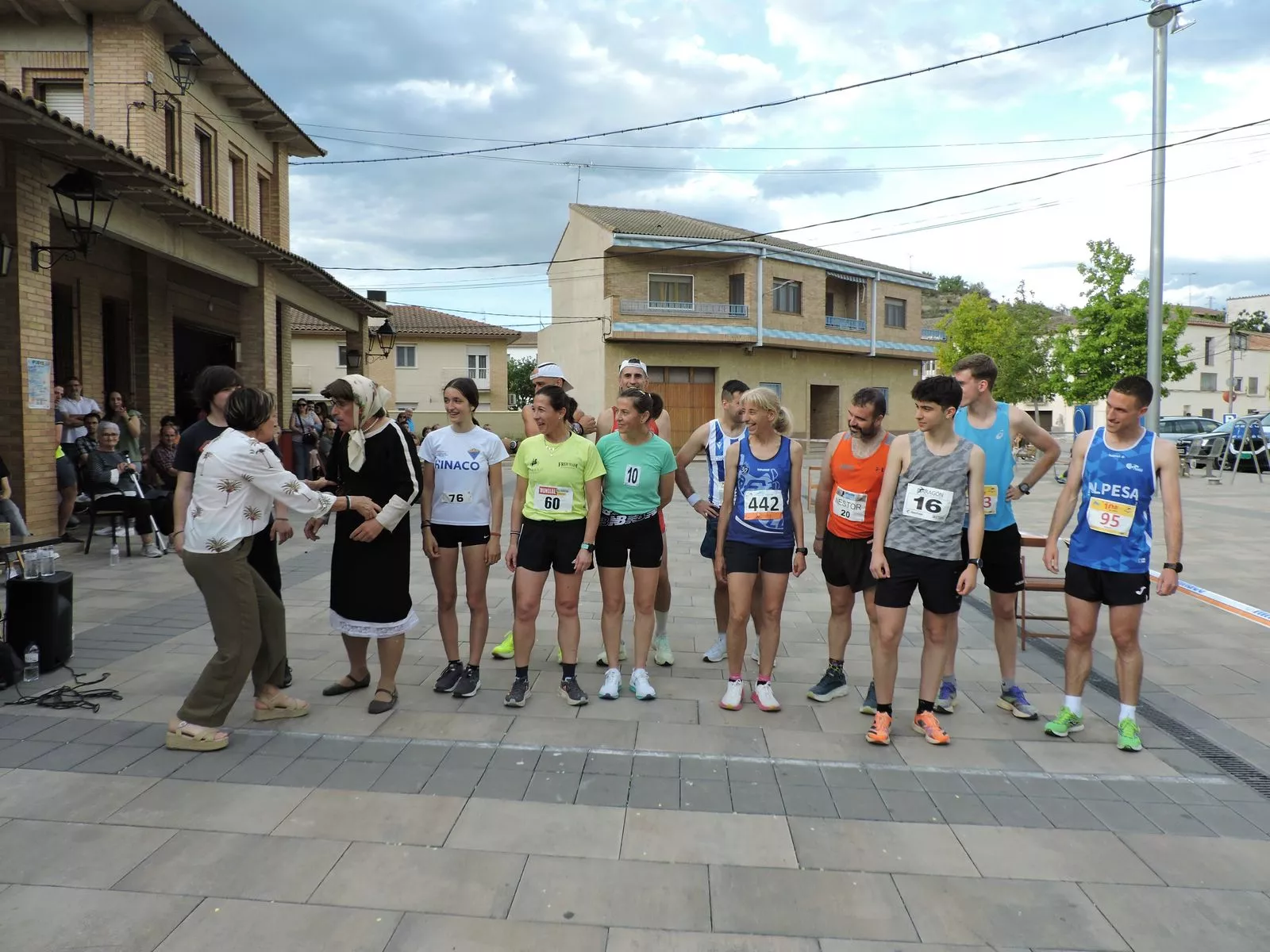 El actor Adrián Schvarzstein retirado por la alcaldesa