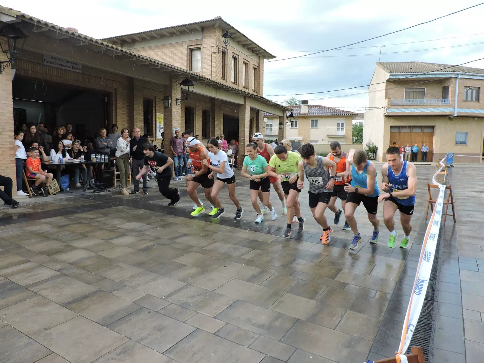 Ángel Mur y Tere Rupín dan la salida