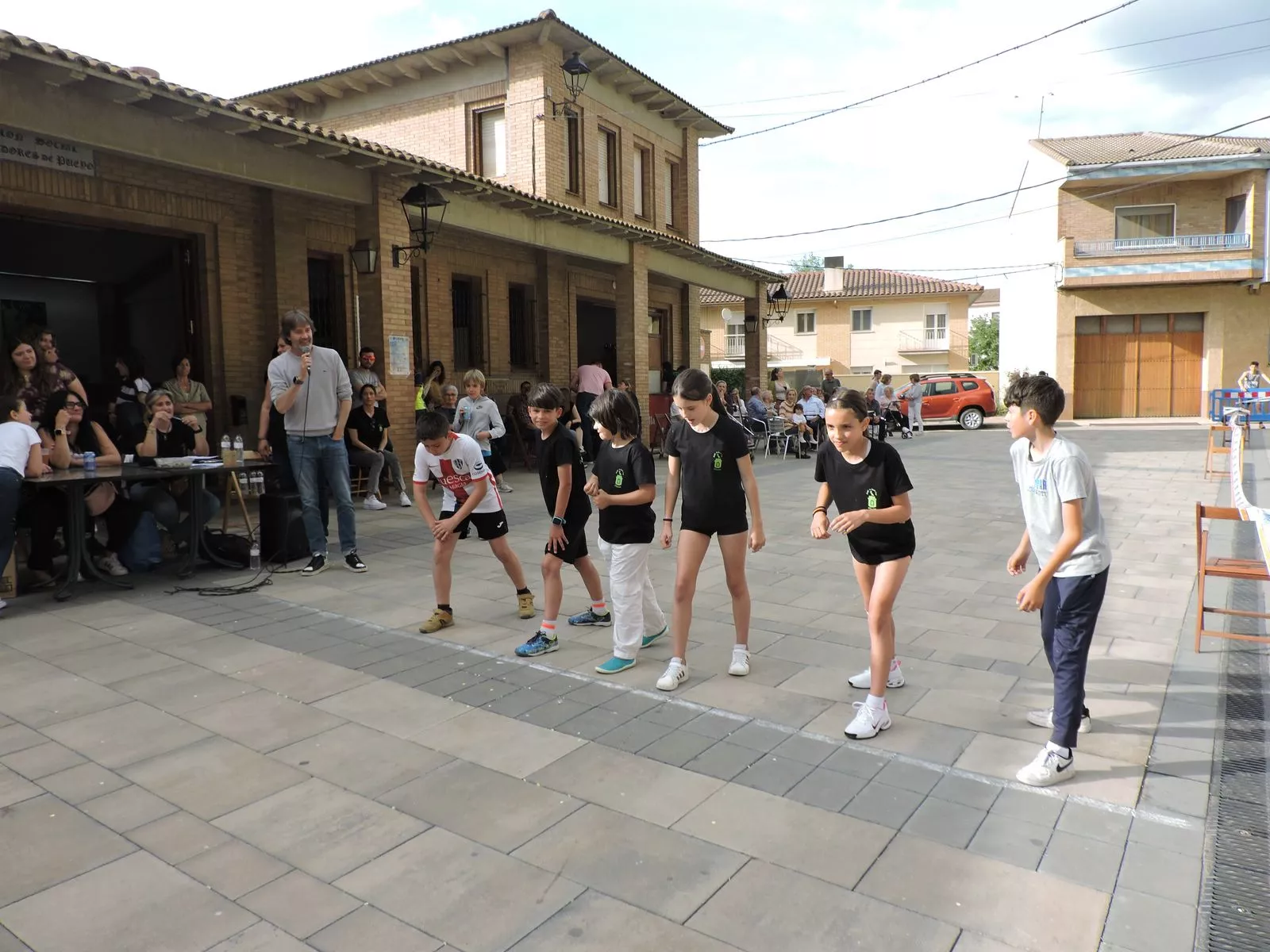 Carrera de niños y niñas de 10 y 11 años