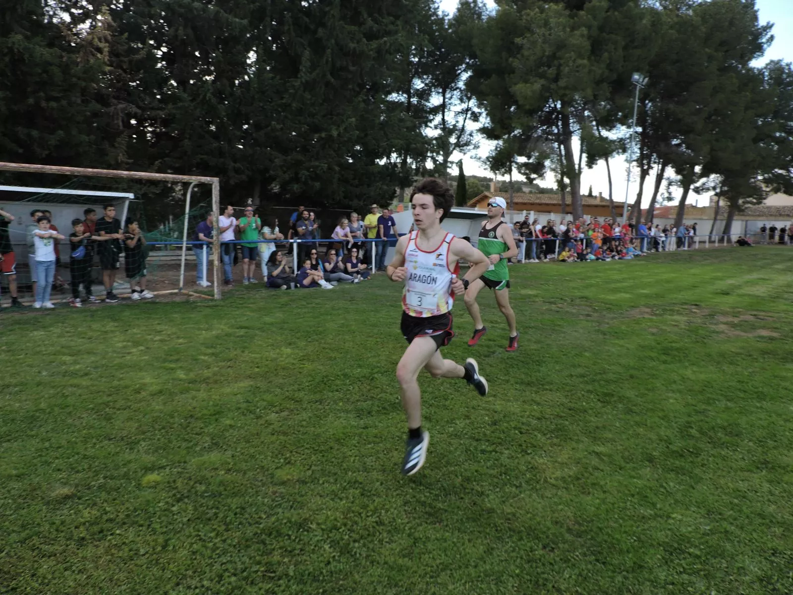 José Verón gana una prima a Héctor Rozas