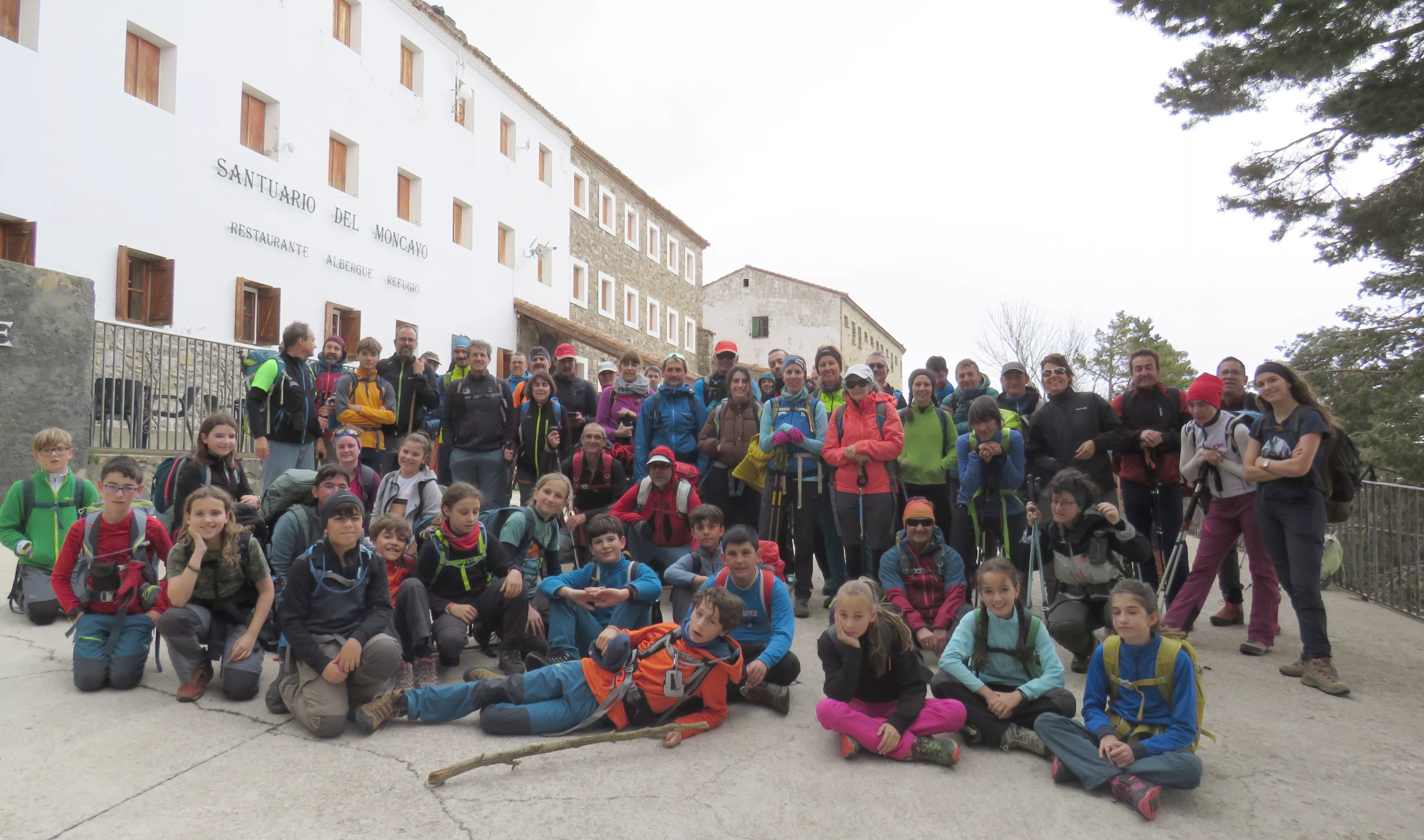Todo el grupo de montañeros. 
