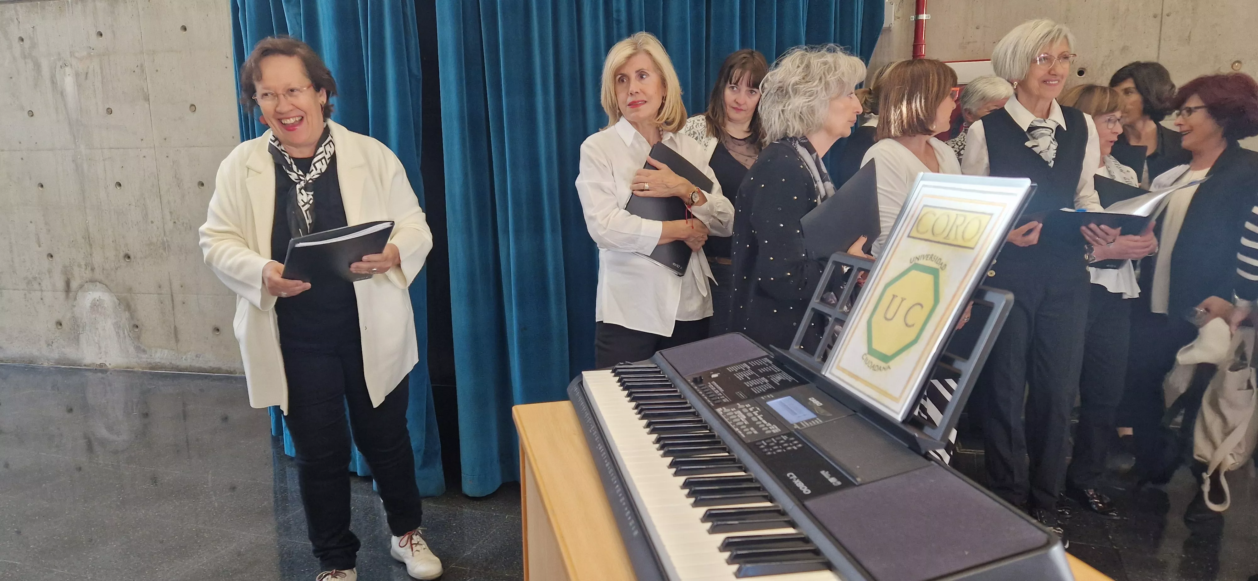 El Coro de la Universidad Ciudadana en el Barriofest 2024. Foto Myriam Martínez