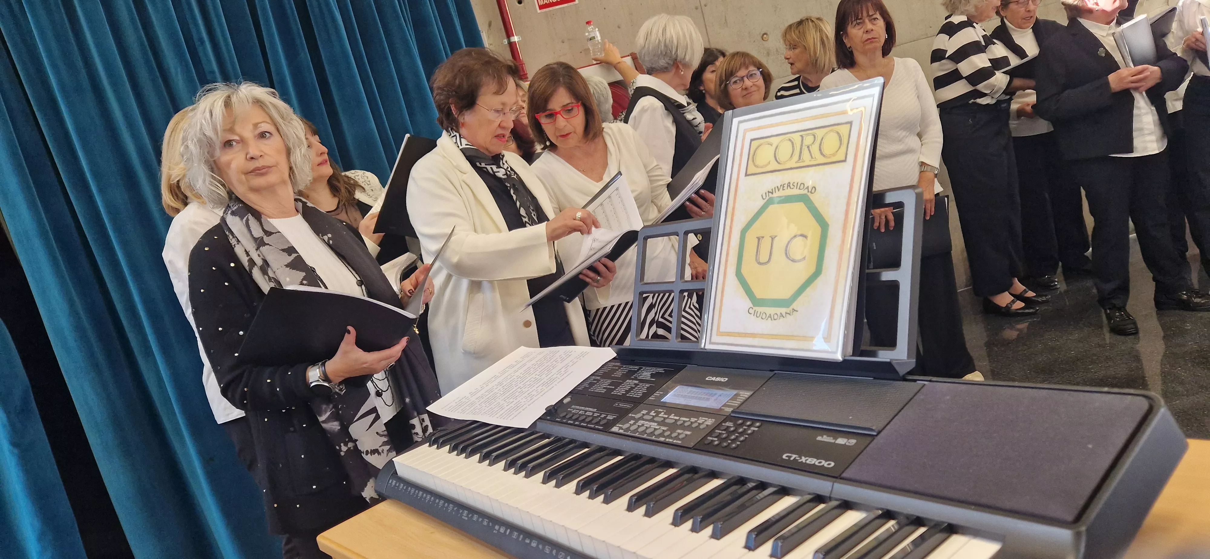 El Coro de la Universidad Ciudadana en el Barriofest 2024. Foto Myriam Martínez