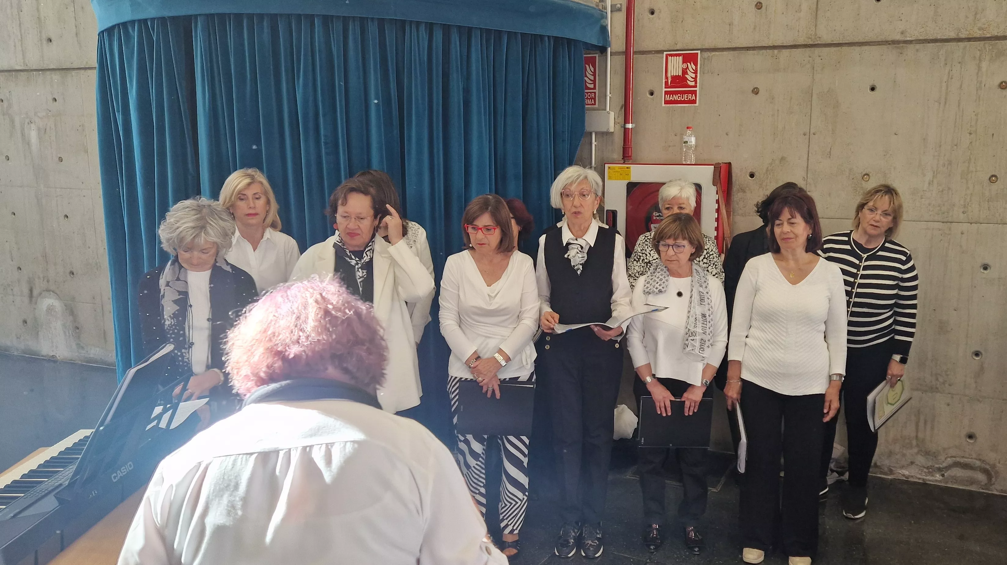 El Coro de la Universidad Ciudadana en el Barriofest 2024. Foto Myriam Martínez