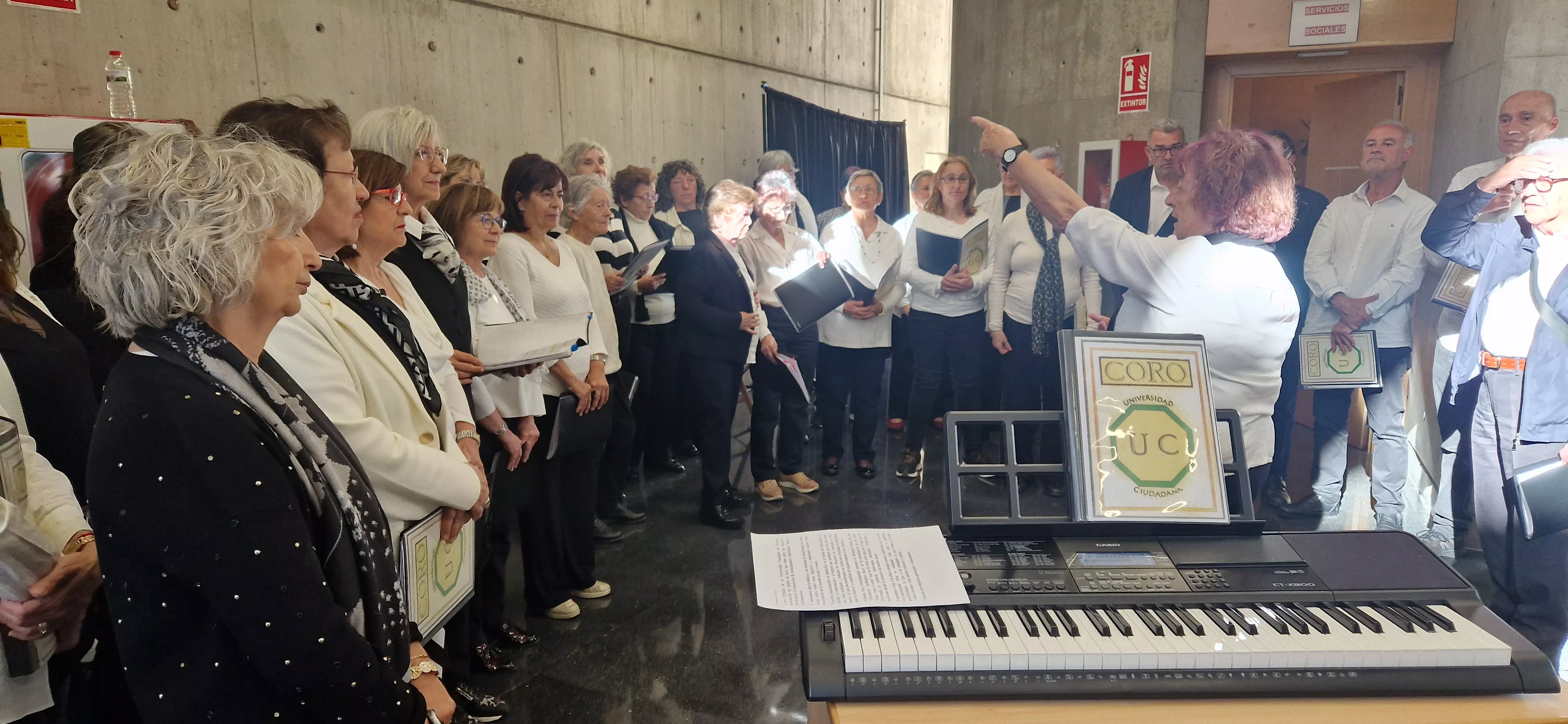 El Coro de la Universidad Ciudadana en el Barriofest 2024. Foto Myriam Martínez
