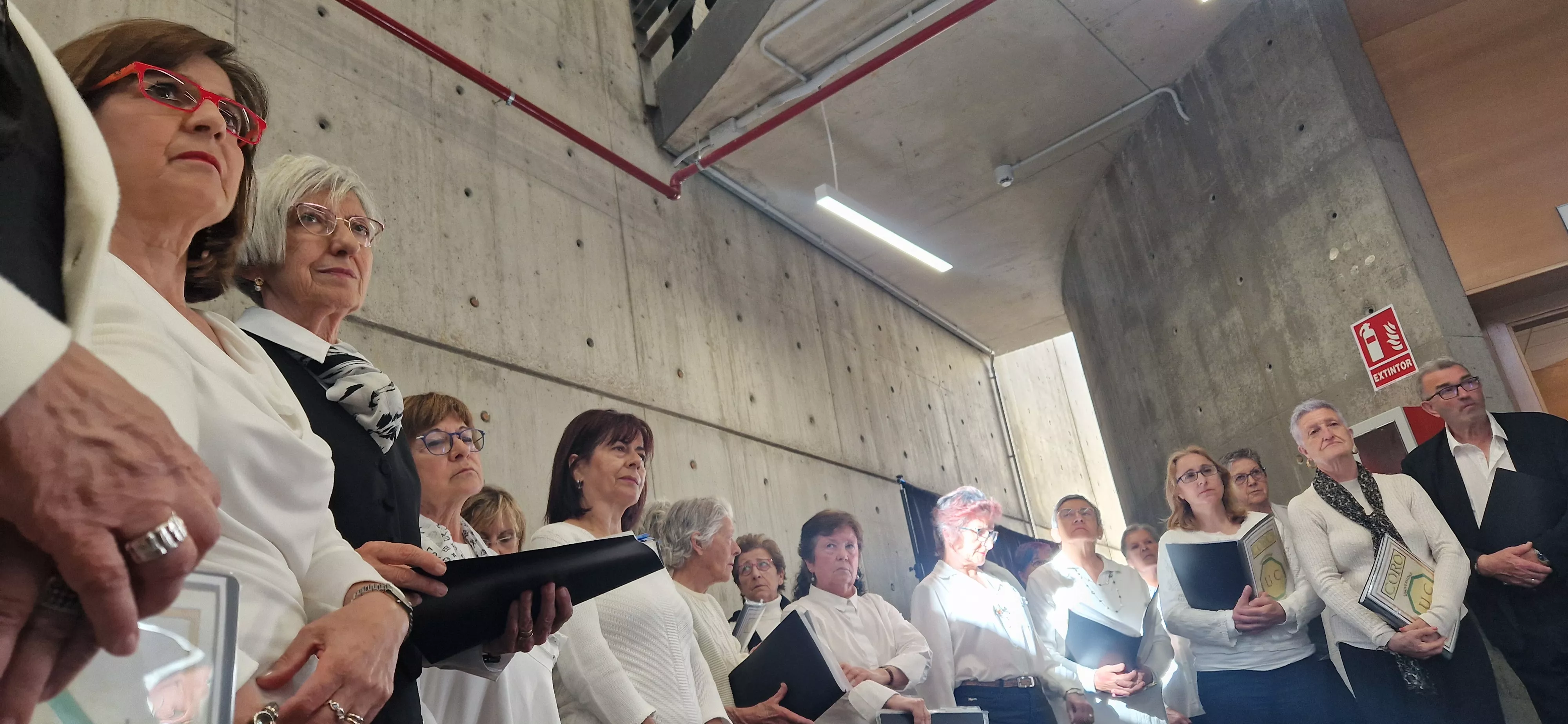 El Coro de la Universidad Ciudadana en el Barriofest 2024. Foto Myriam Martínez