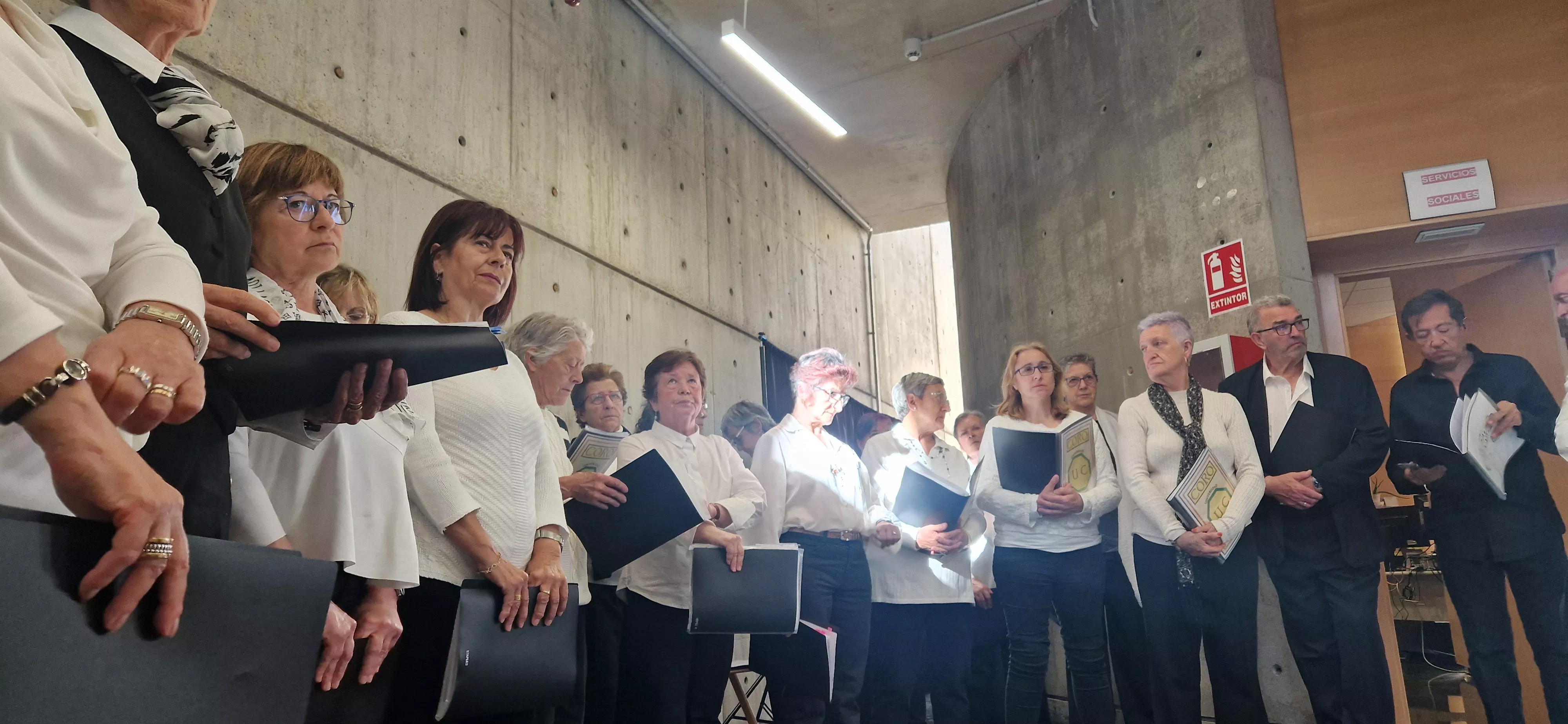 El Coro de la Universidad Ciudadana en el Barriofest 2024. Foto Myriam Martínez