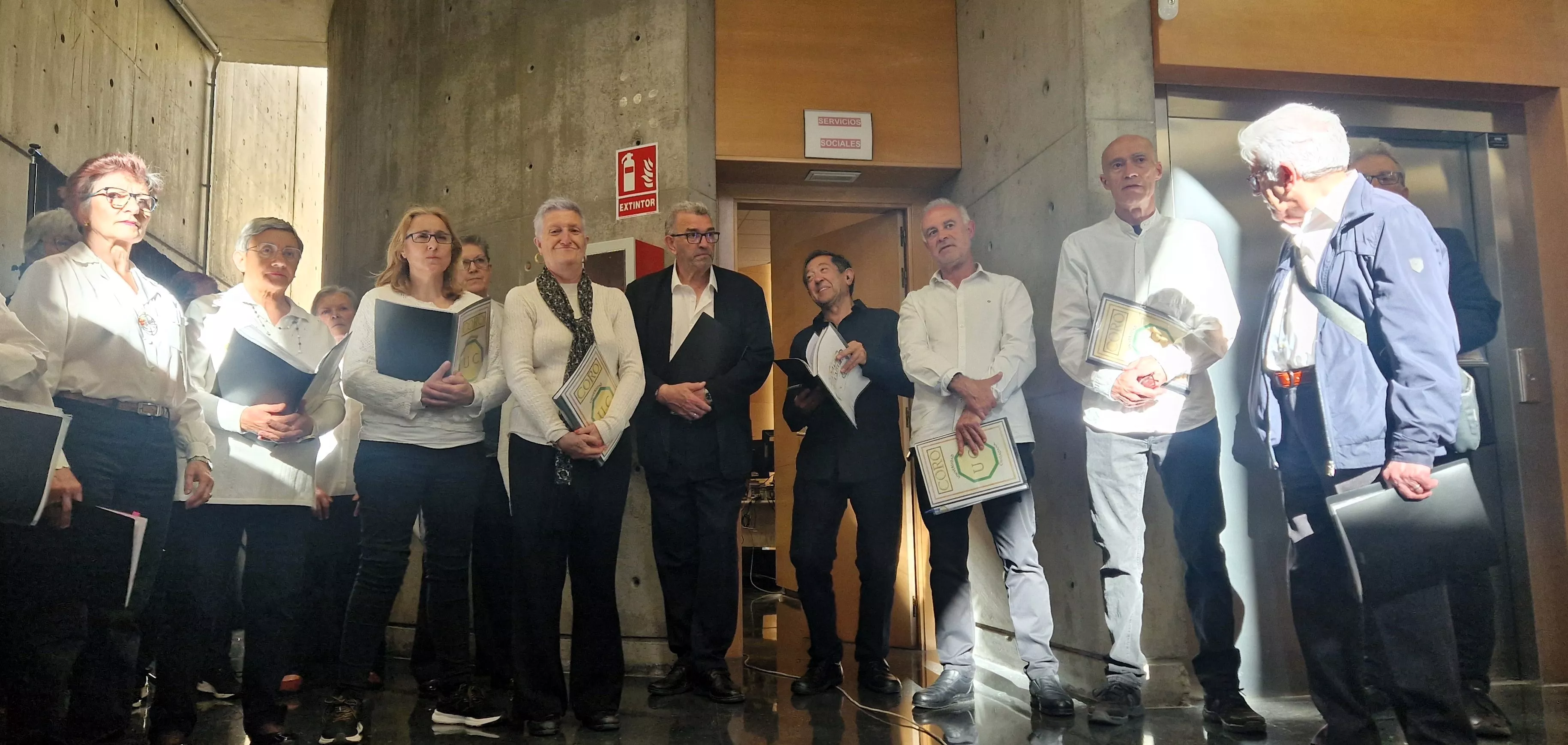 El Coro de la Universidad Ciudadana en el Barriofest 2024. Foto Myriam Martínez