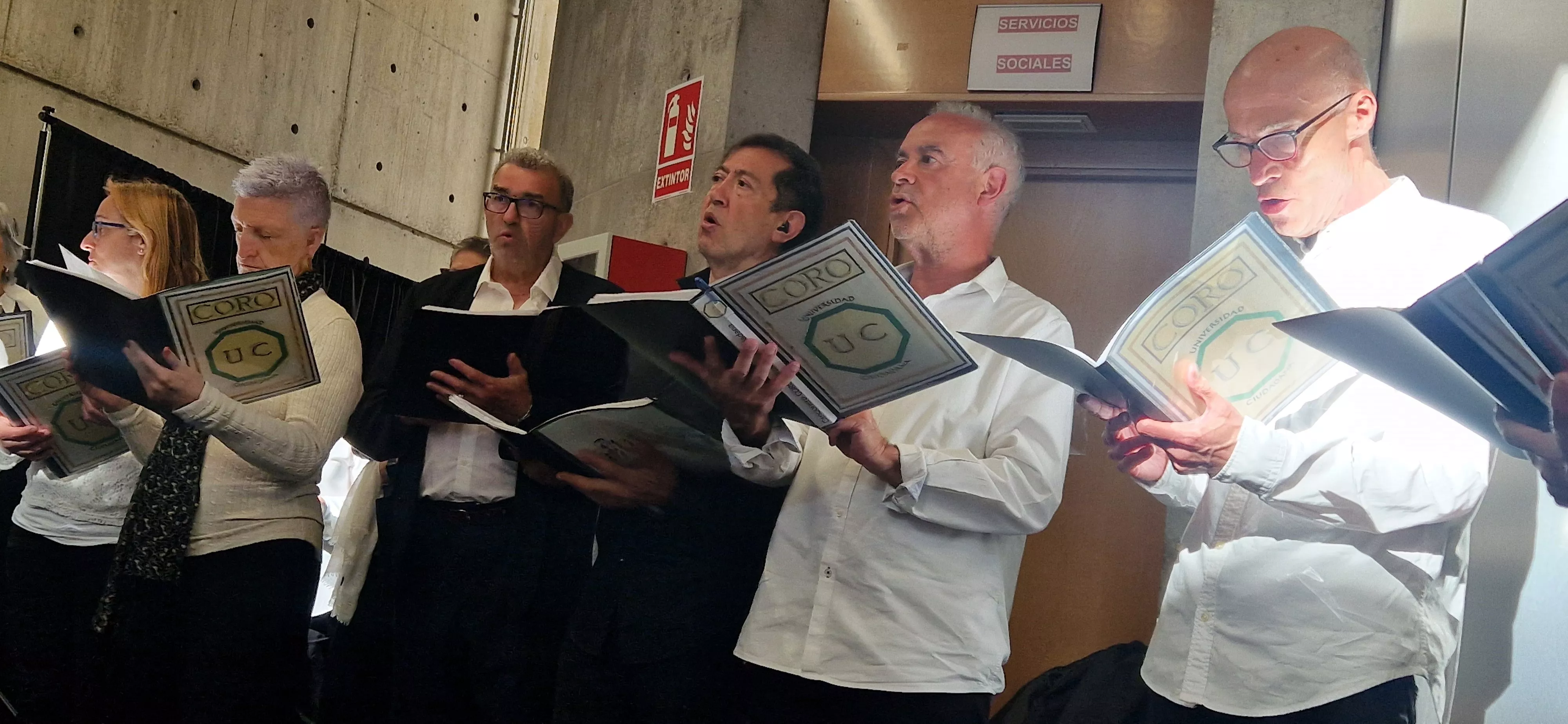 El Coro de la Universidad Ciudadana en el Barriofest 2024. Foto Myriam Martínez