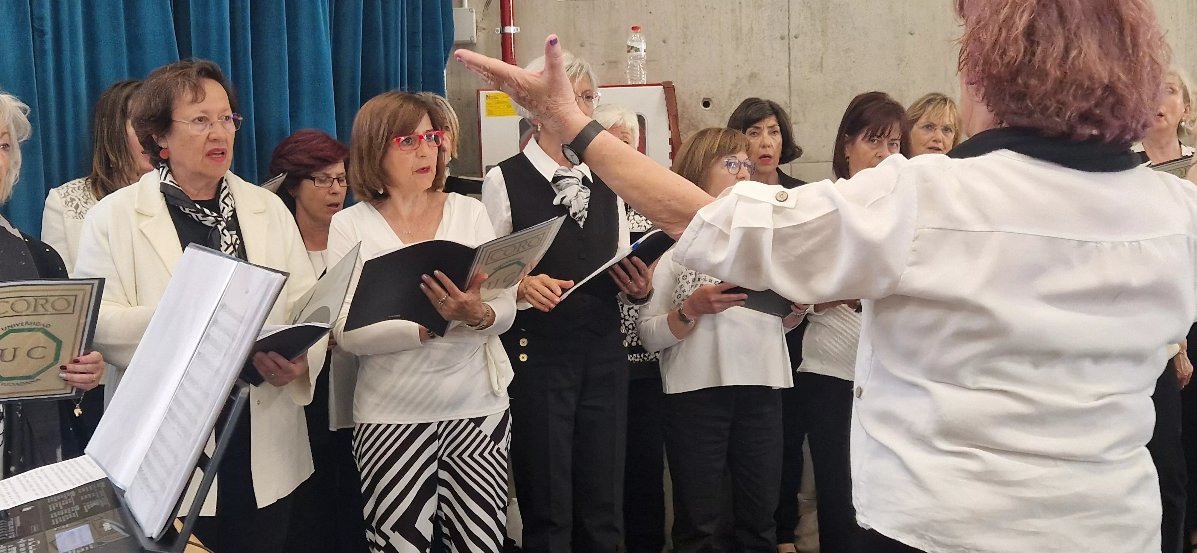 El Coro de la Universidad Ciudadana en el Barriofest 2024. Foto Myriam Martínez