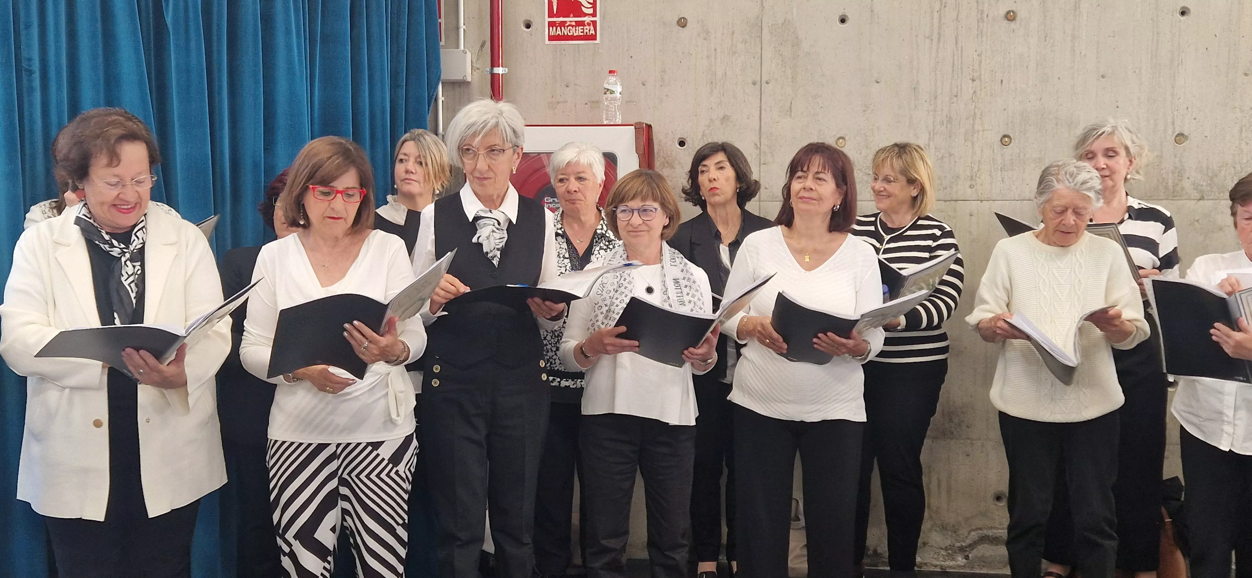 El Coro de la Universidad Ciudadana en el Barriofest 2024. Foto Myriam Martínez