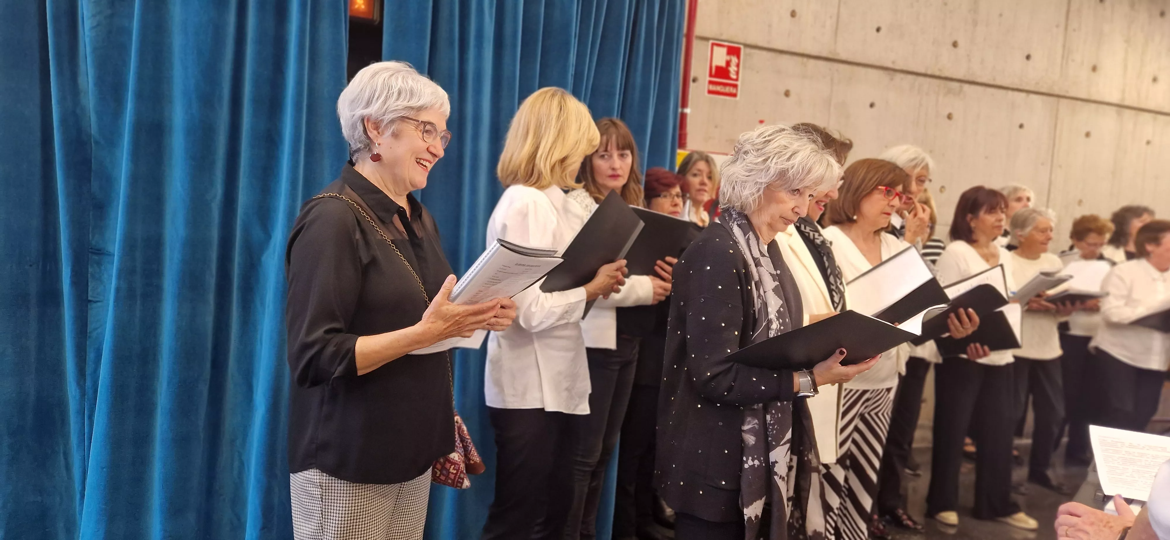 El Coro de la Universidad Ciudadana en el Barriofest 2024. Foto Myriam Martínez