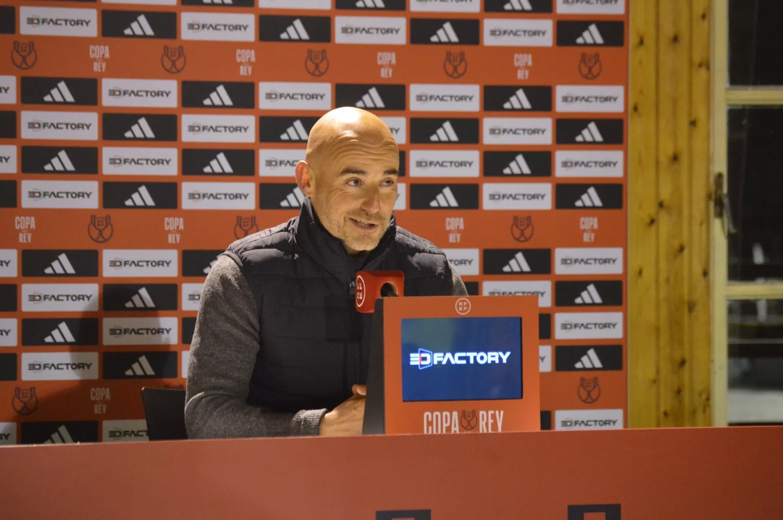 Dani Martínez, entrenador del Barbastro. Foto: Jorge Mazón/El Cruzado Aragonés