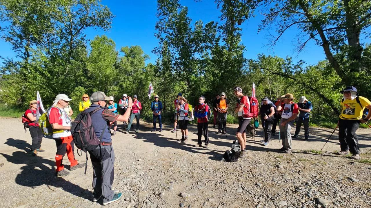Los marchistas camino de Fiscal.