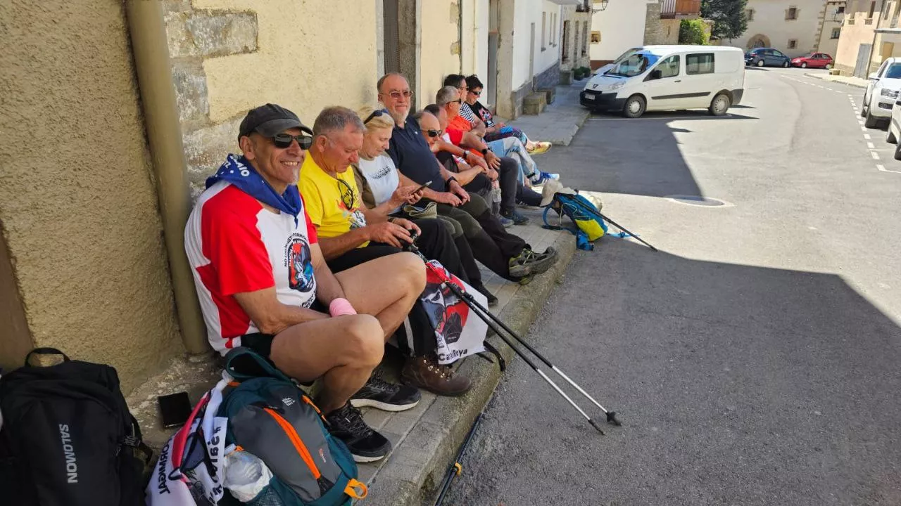 Una parada de la marcha en Yebra de Basa.