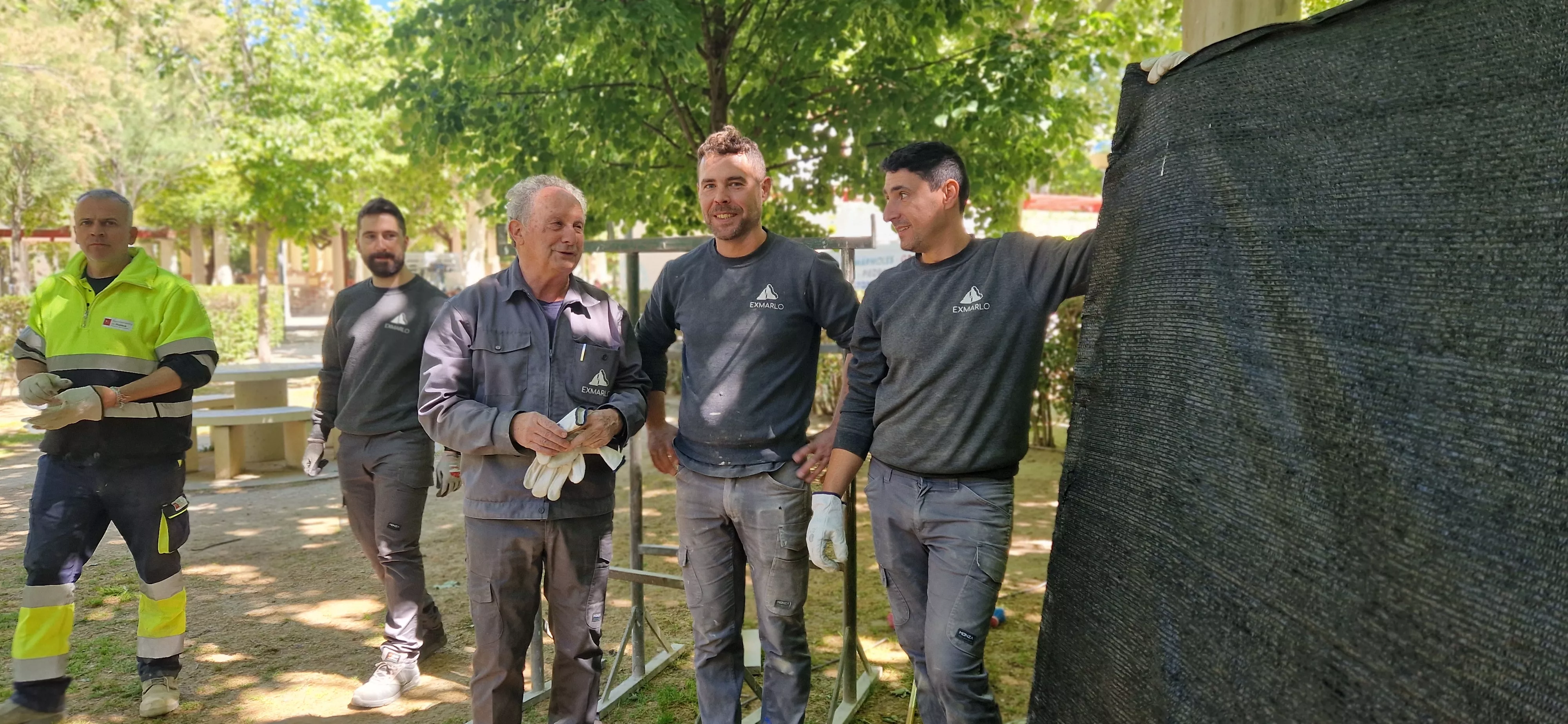 Colocación de la piedra del tributo a Orwell. Foto Myriam Martínez