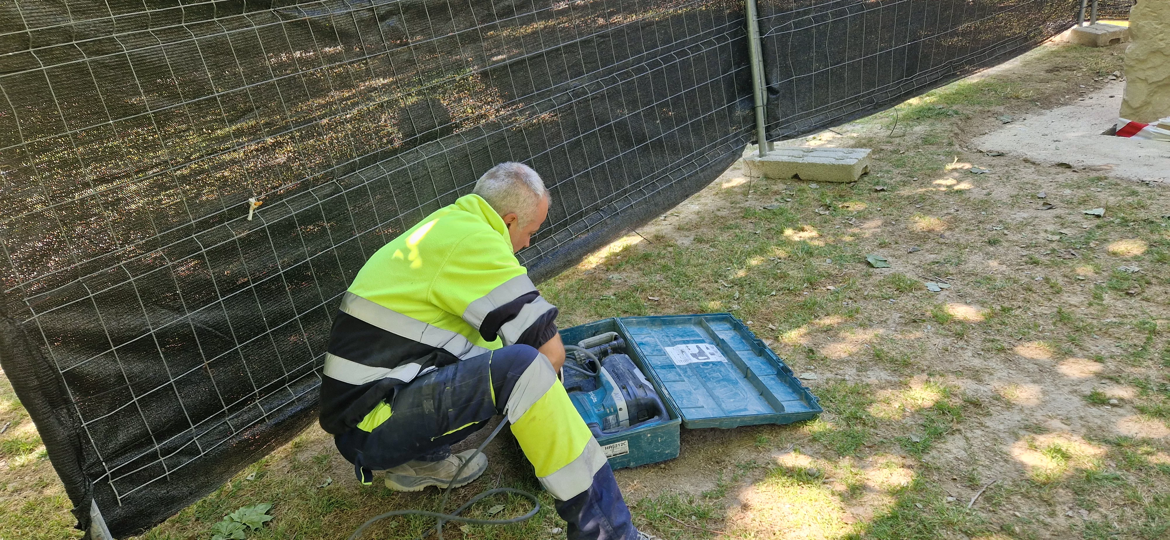 Colocación de la piedra del tributo a Orwell. Foto Myriam Martínez