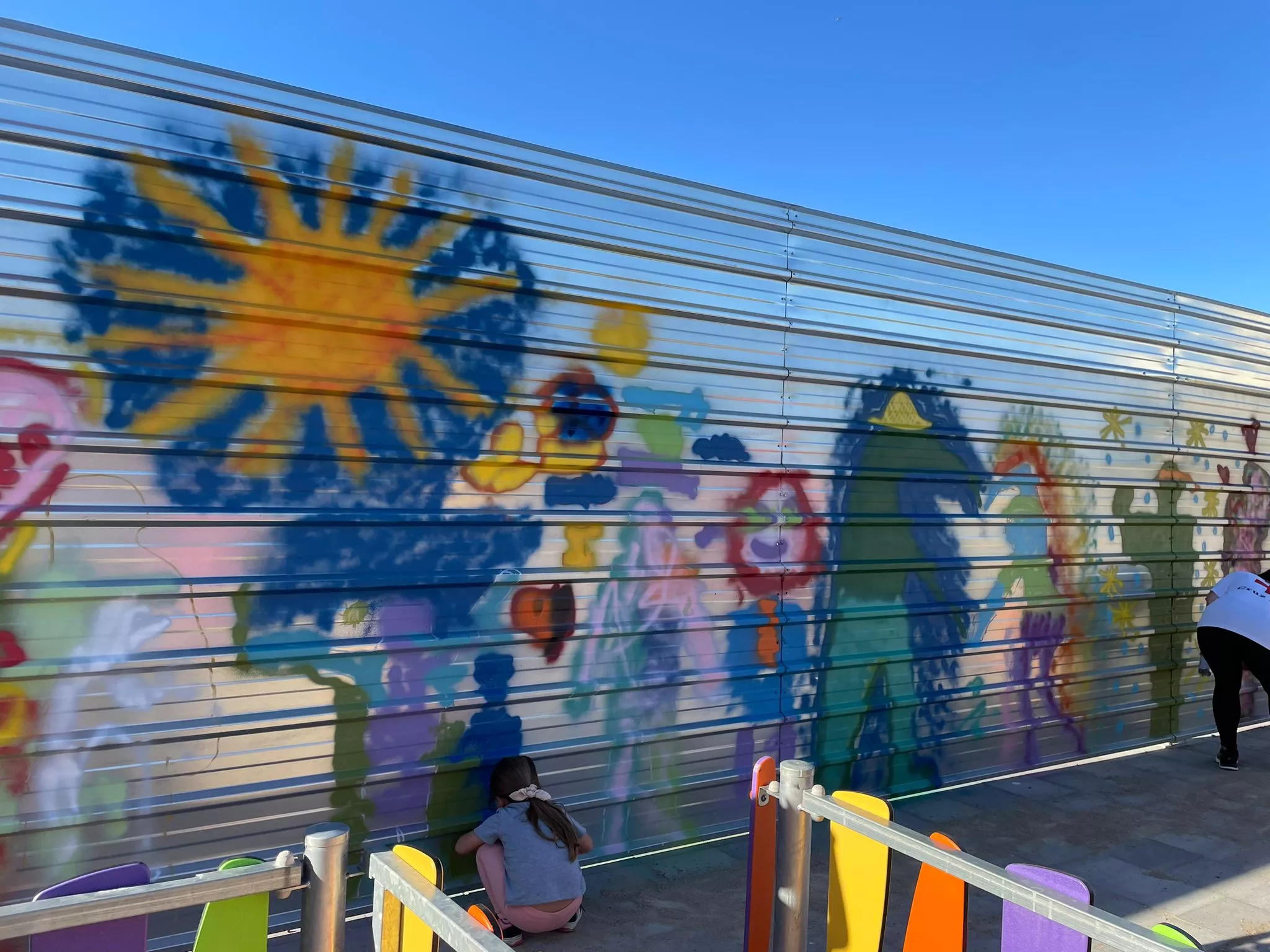 Mural colaborativo de Barriofest 2024. 